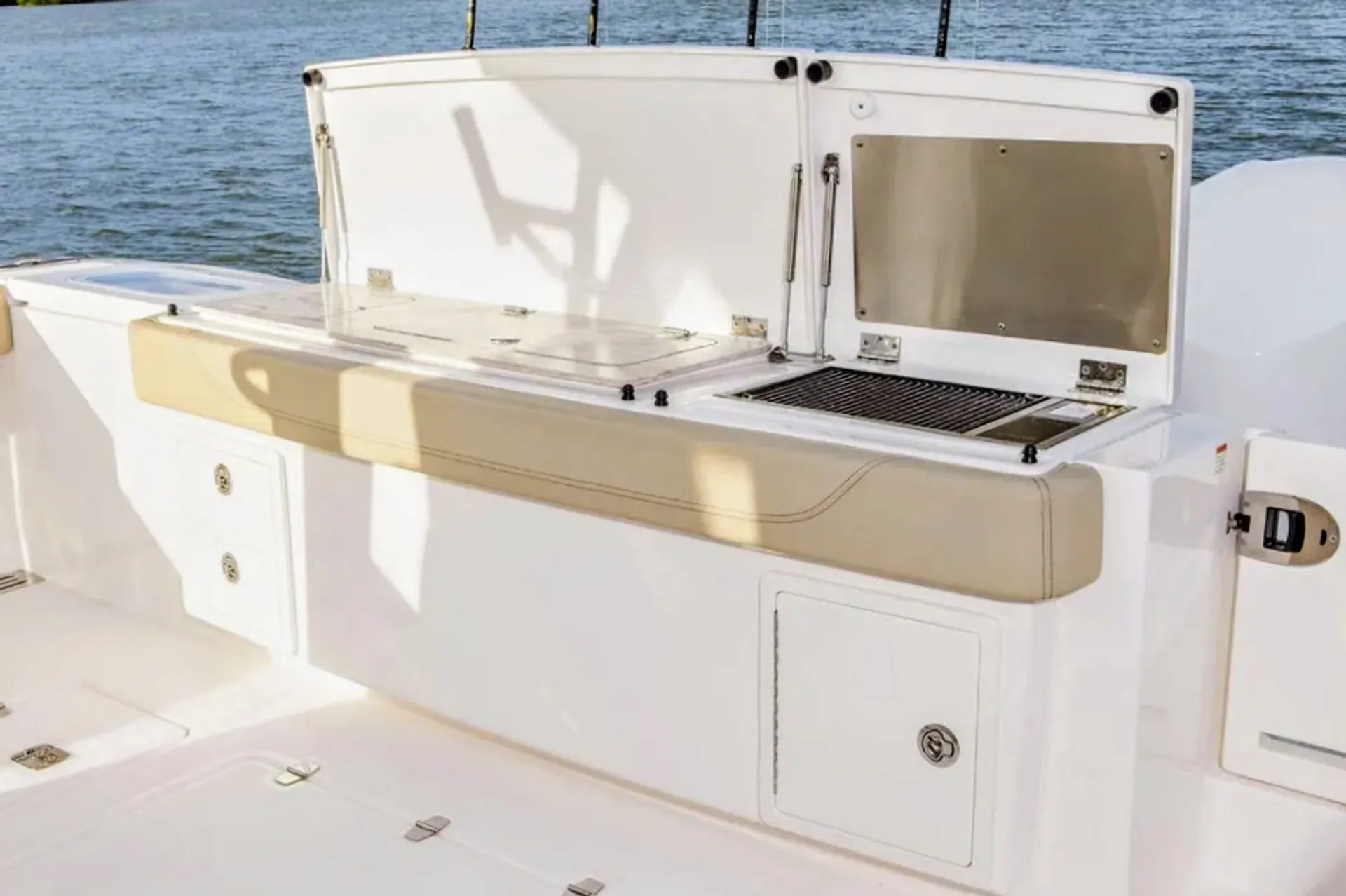 43ft Luxury Sport Yacht (Tiara Pursuit)