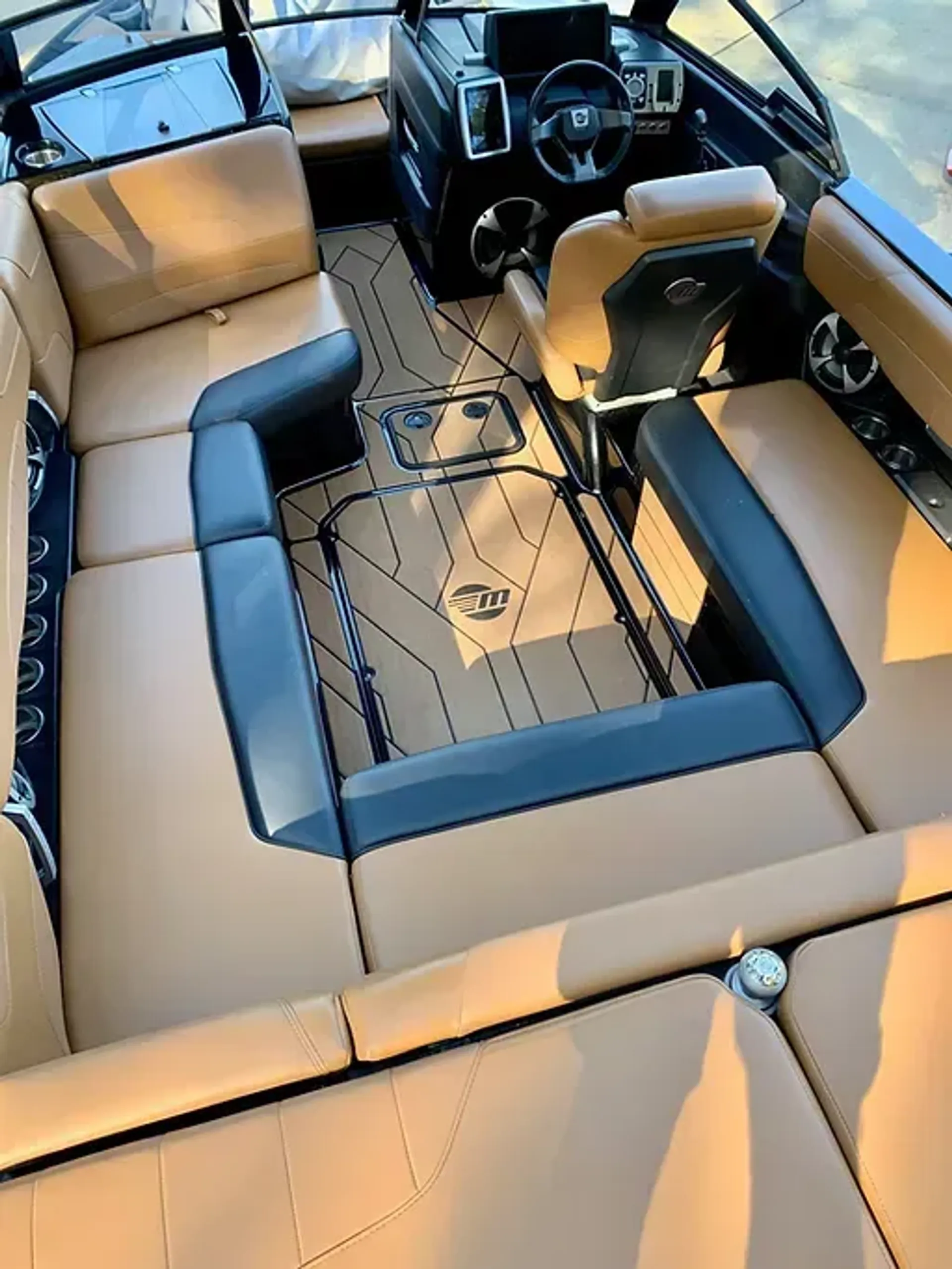 Malibu 22 LSV - LAKE TRAVIS  in Austin, TX — photo 4