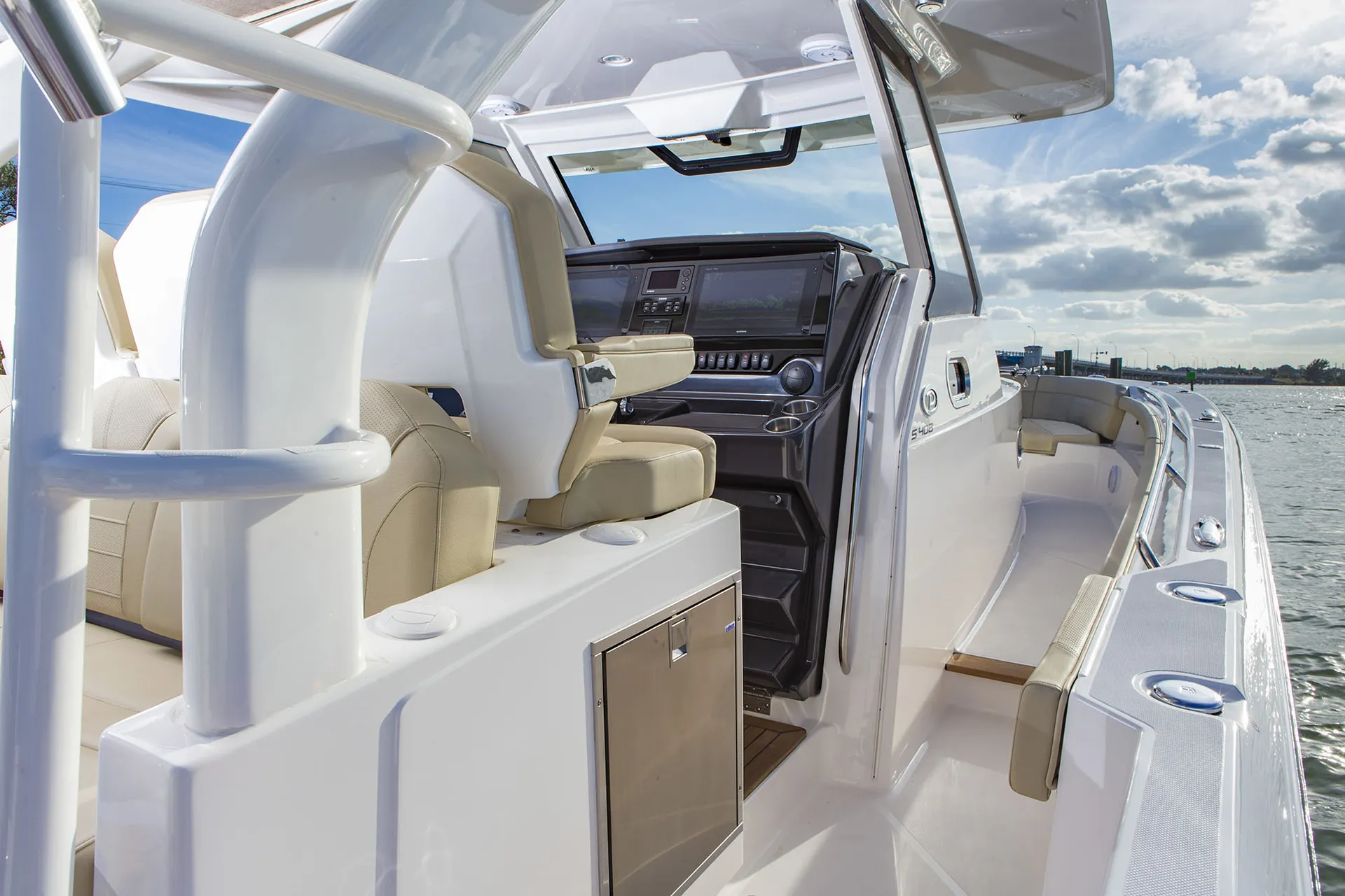 43ft Luxury Sport Yacht (Tiara Pursuit)