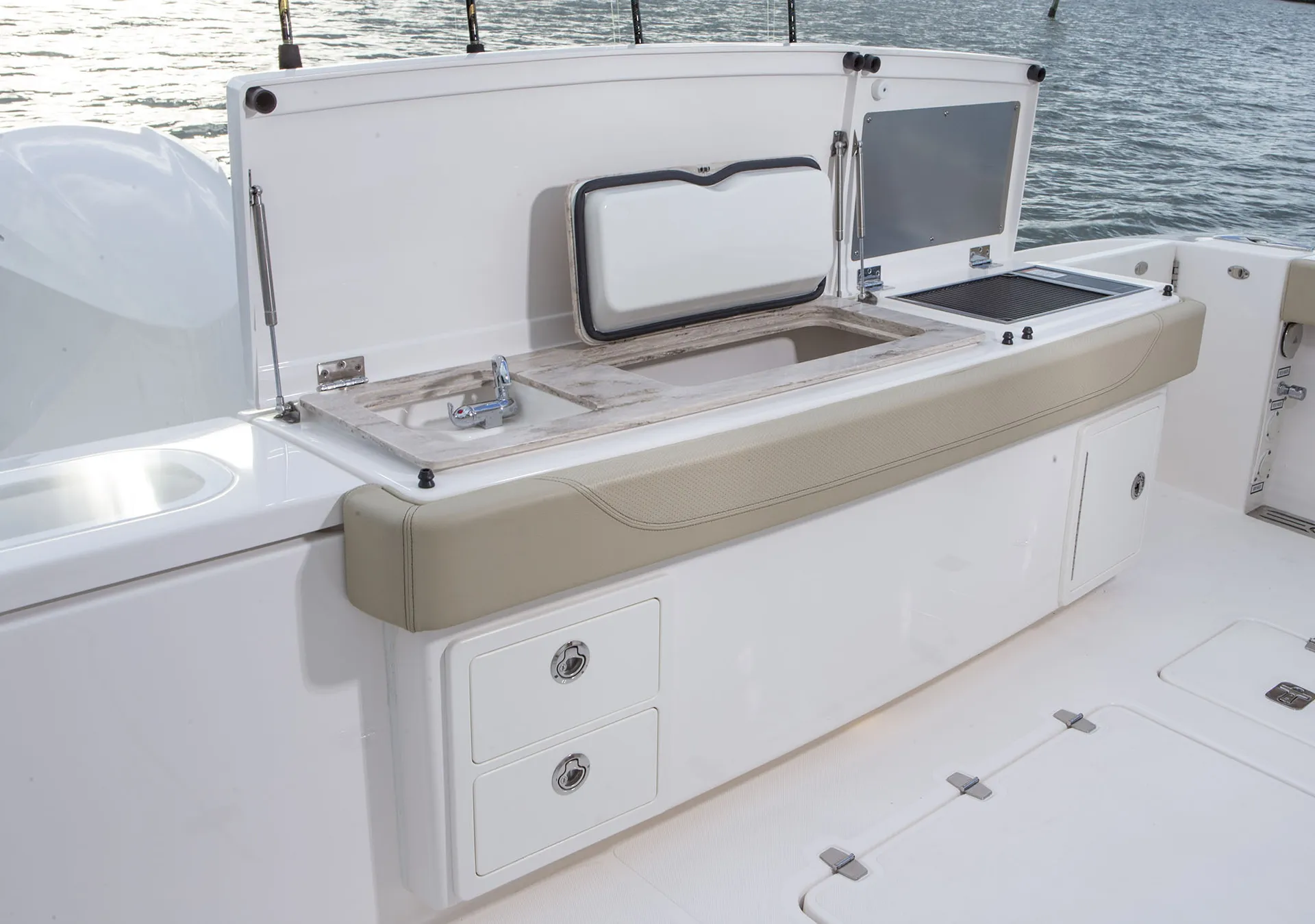 43ft Luxury Sport Yacht (Tiara Pursuit)