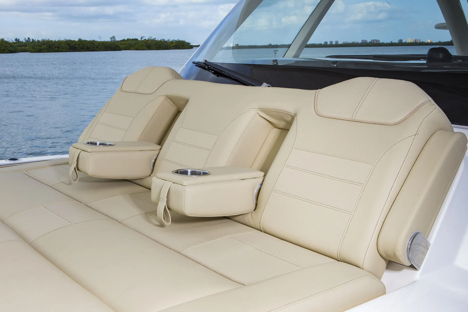 43ft Luxury Sport Yacht (Tiara Pursuit)