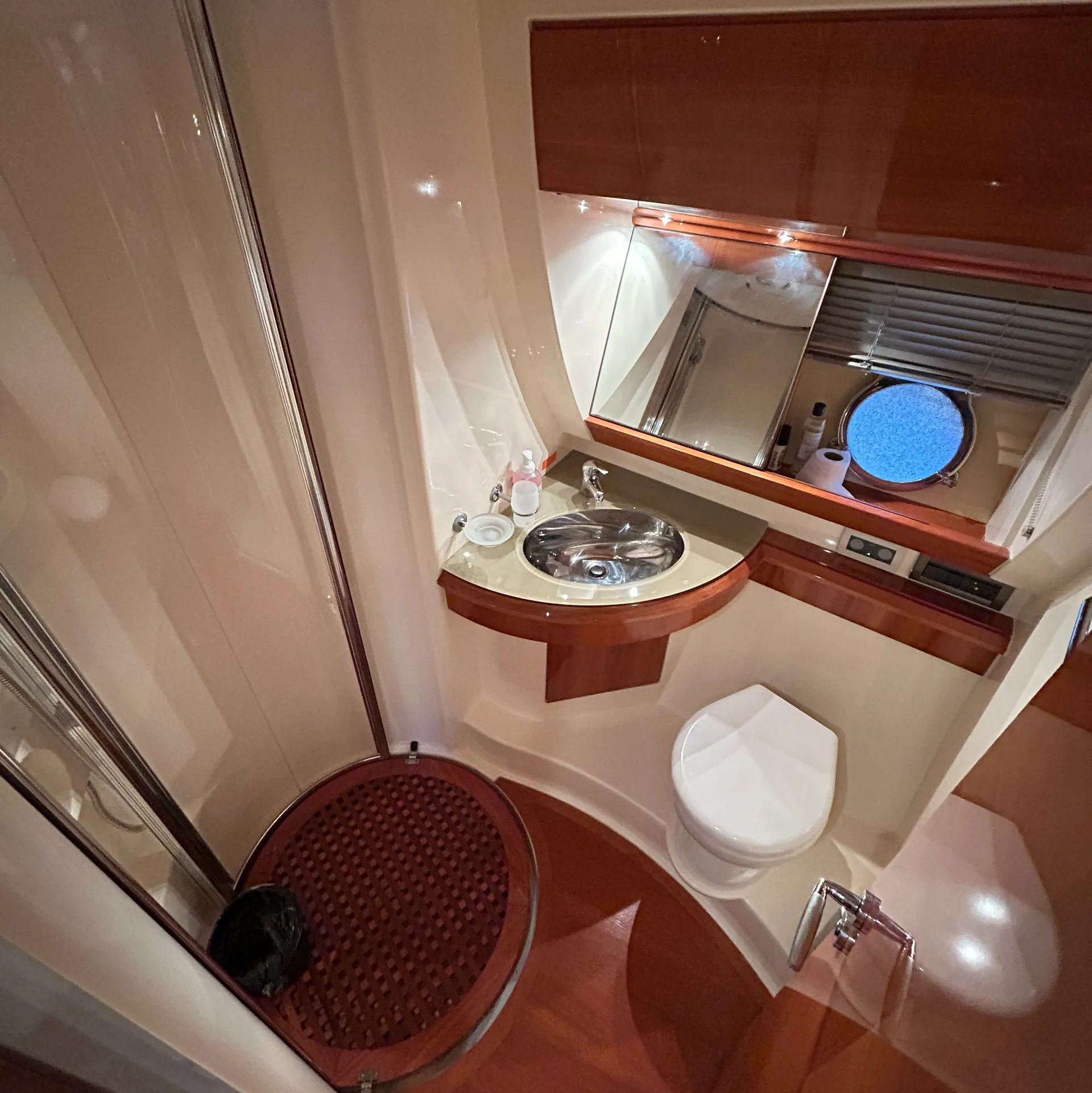 Gorgeous Azimut 55' Flybridge, Haulover sandbar access 