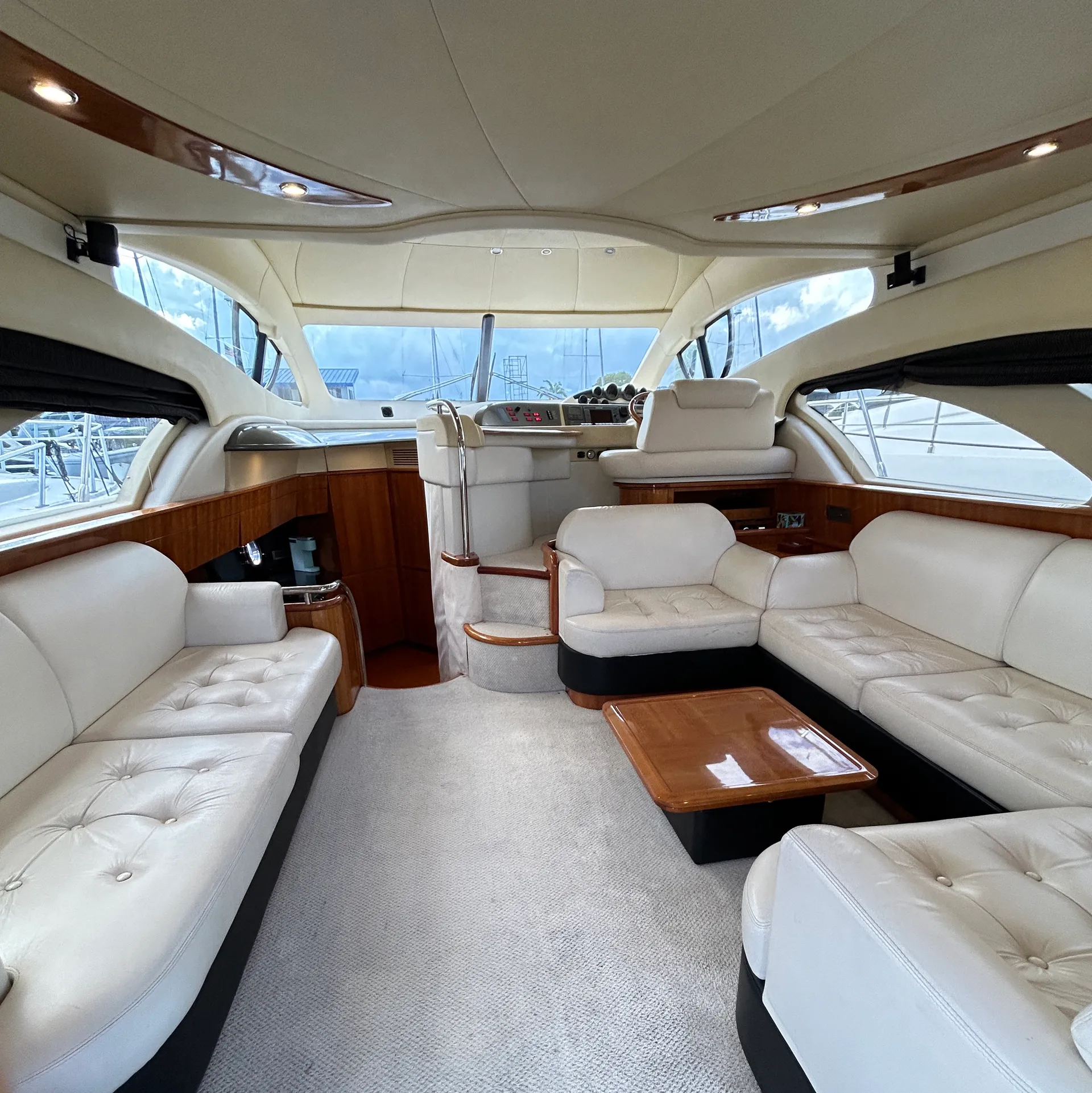 Gorgeous Azimut 55' Flybridge, Haulover sandbar access 