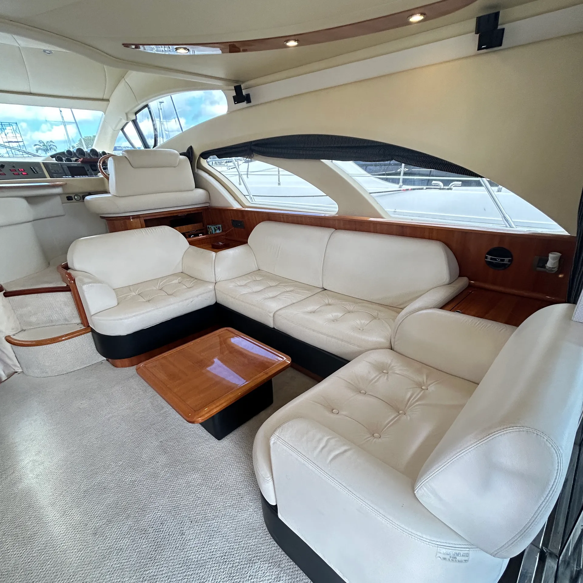 Gorgeous Azimut 55' Flybridge, Haulover sandbar access 