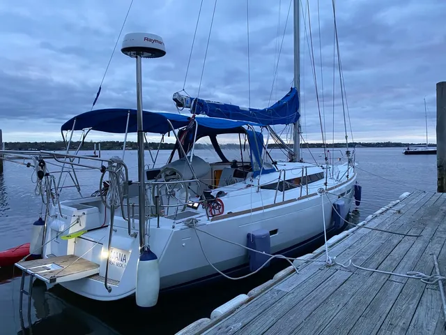 Rent a Jeanneau cruiser in New York, NY near me