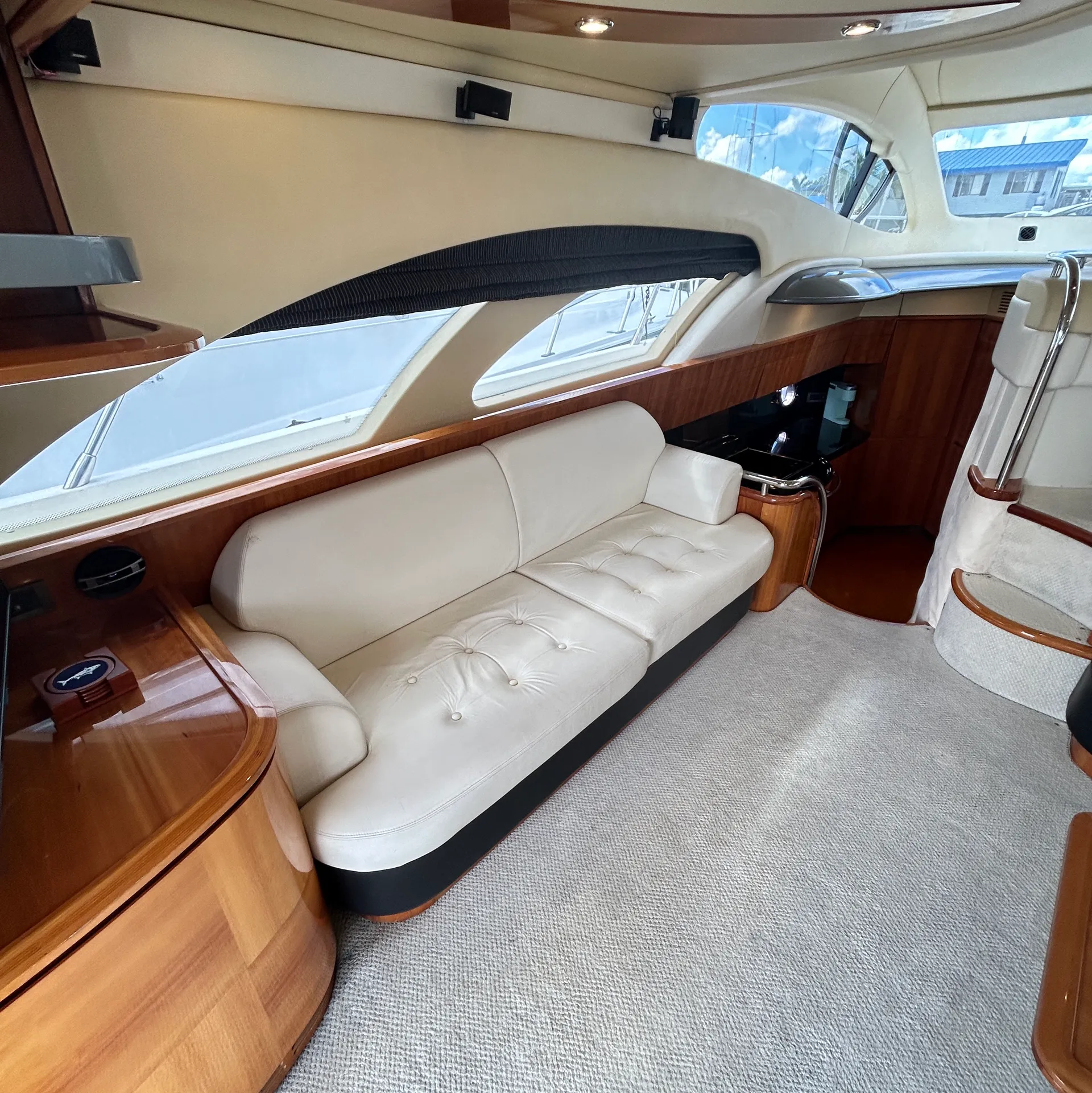 Gorgeous Azimut 55' Flybridge, Haulover sandbar access 