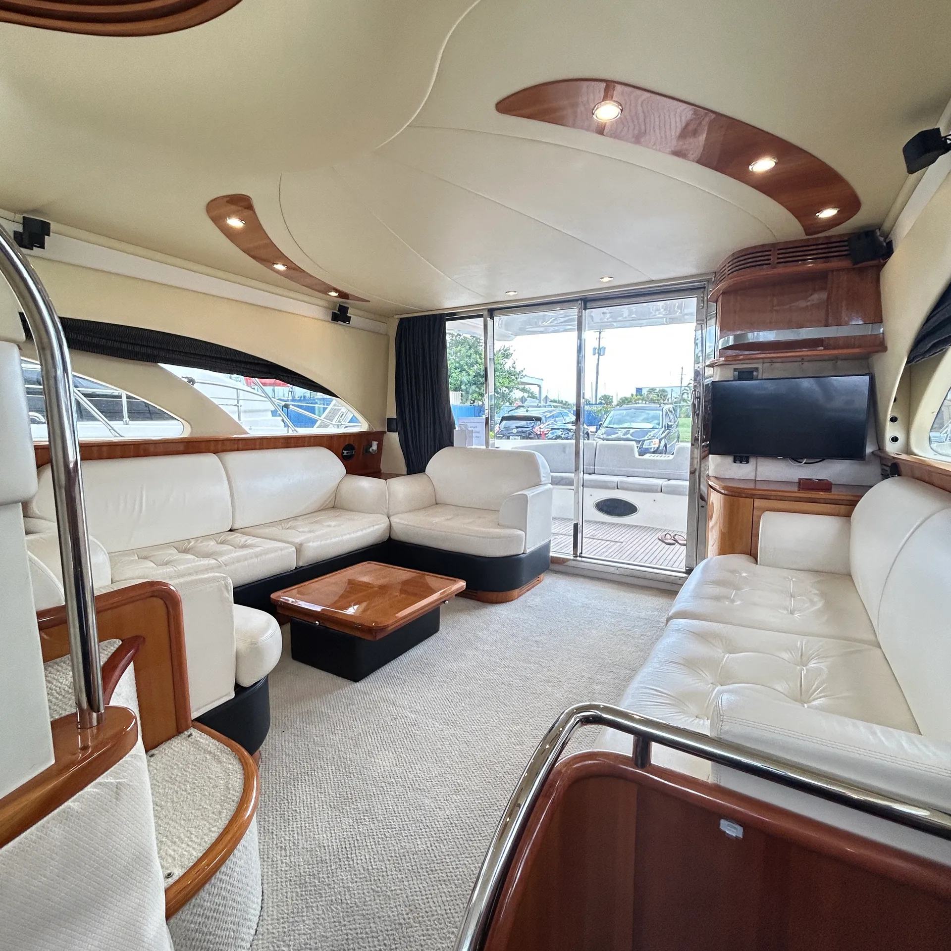 Gorgeous Azimut 55' Flybridge, Haulover sandbar access 