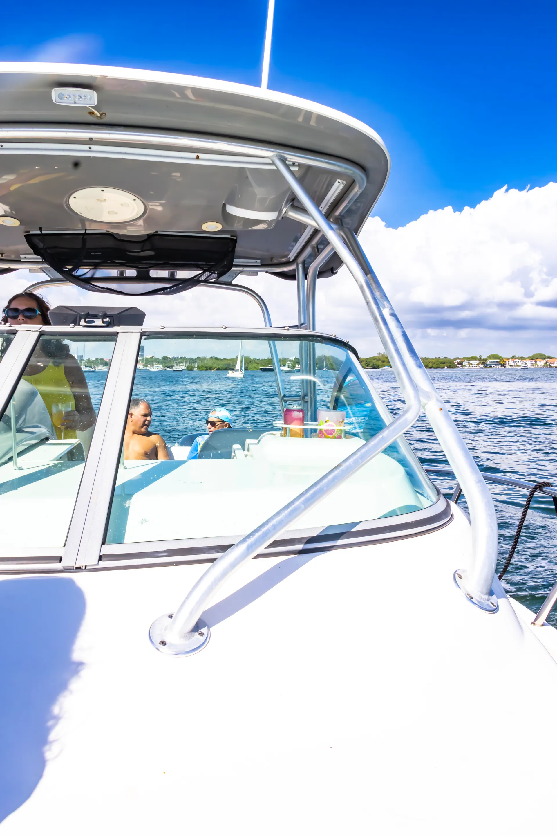 SEA MAVERICK 27’ | YOU DESIGN YOUR TOUR. ENJOY MIAMI WATER AND VIEWS