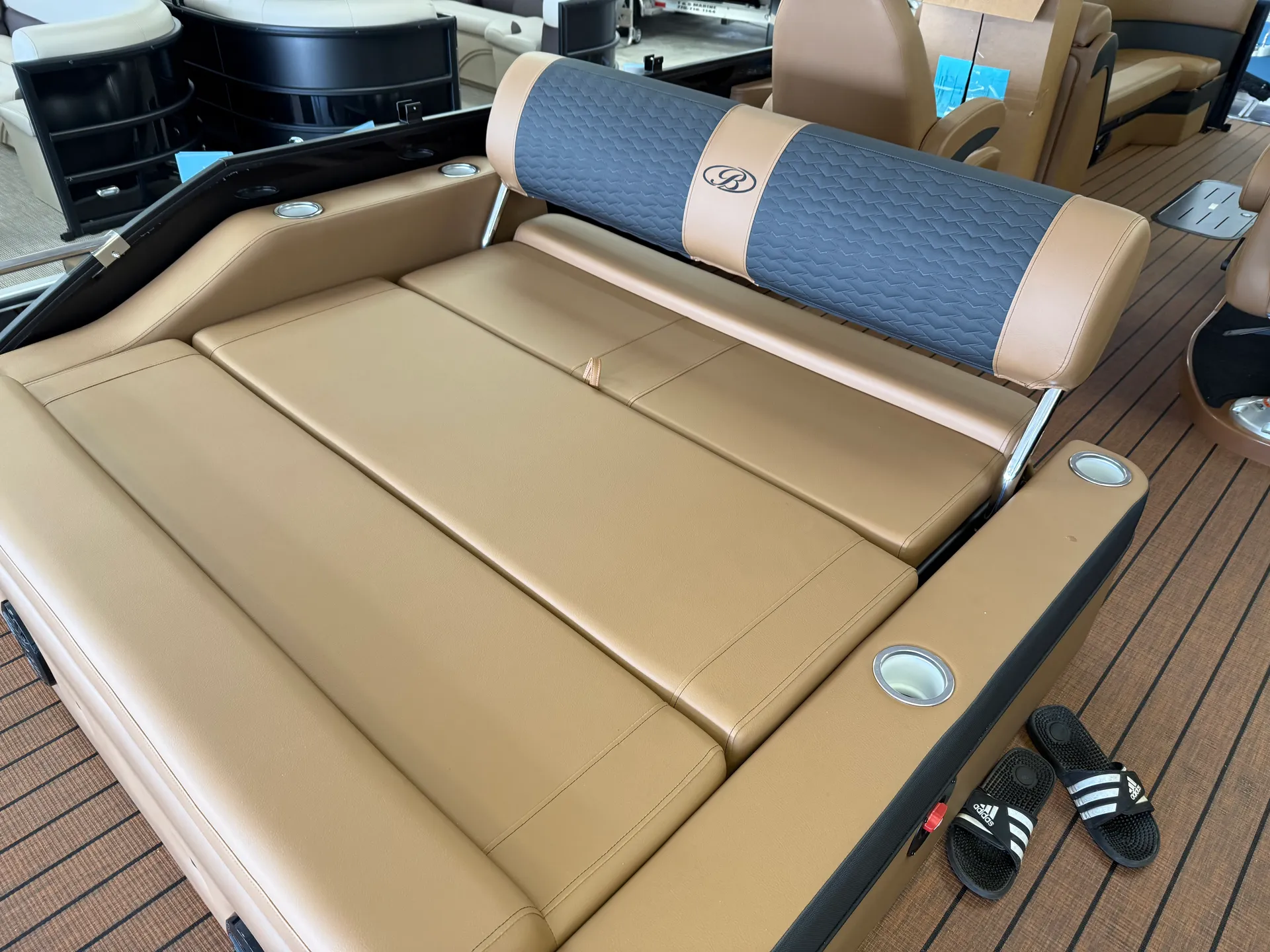 2026 Bentley Elite Pontoon boat on Lake Wallenpaupack, PA