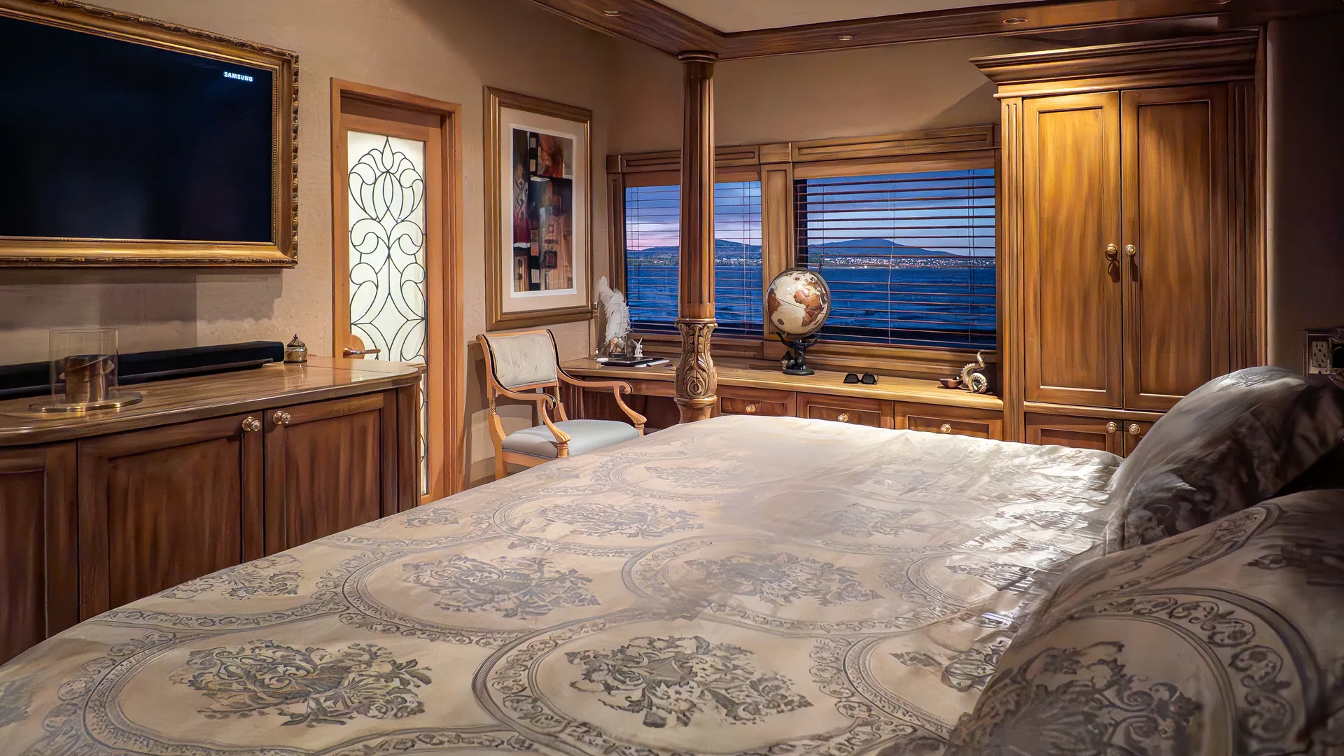 Custom Superyacht in Long Beach, CA — photo 8