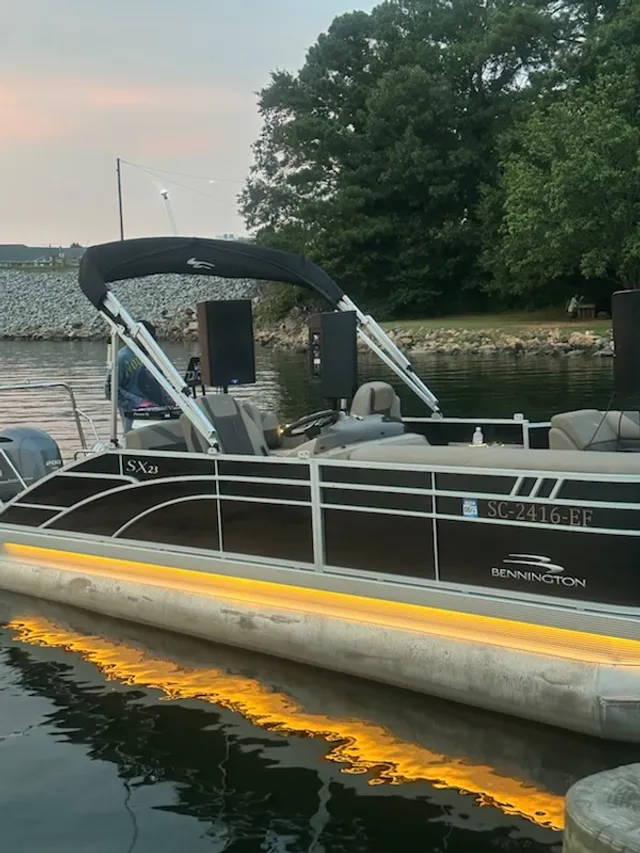 Rent a BENNINGTON MARINE pontoon in Lexington, SC near me