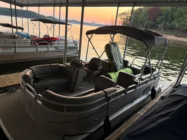 Rent a AVALON PONTOONS pontoon in Glasgow, KY near me