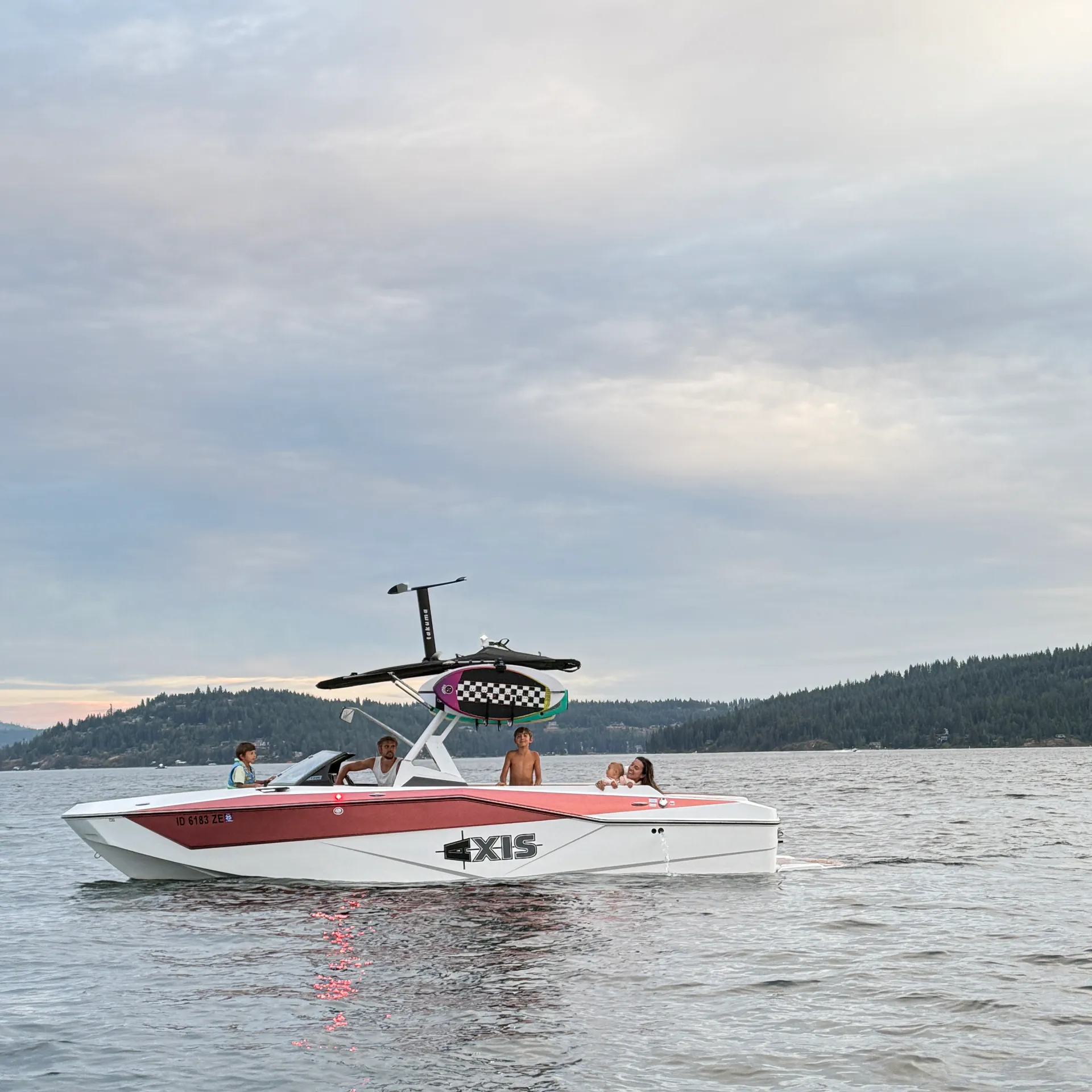 2024 Axis T235 wakesurf (16 people)