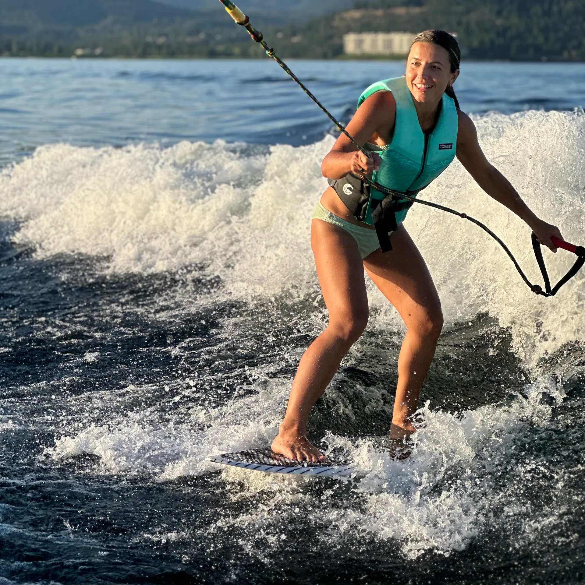 2024 Axis T235 wakesurf (16 people)