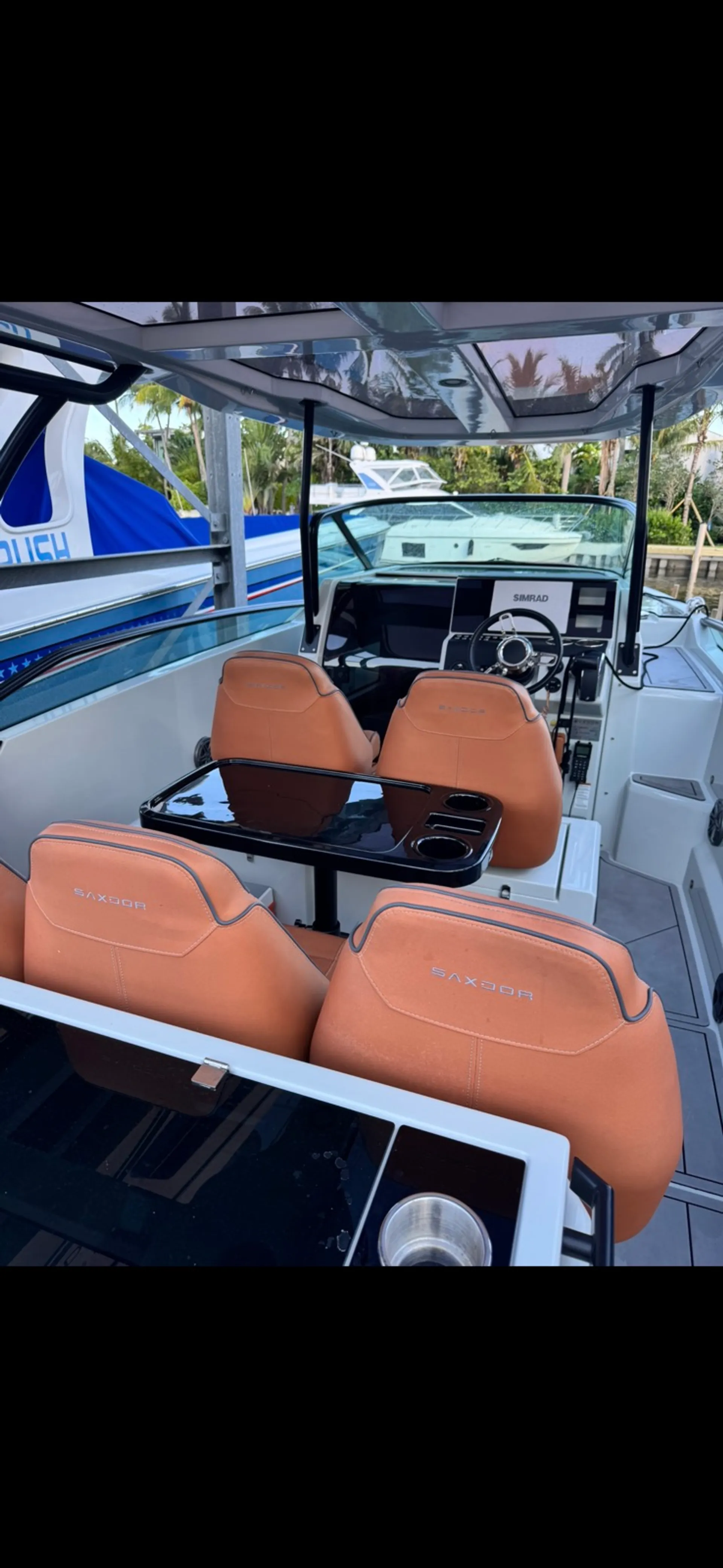 27’ Luxury Yacht – Miami Cruise, Sandbar & Sunset Charter