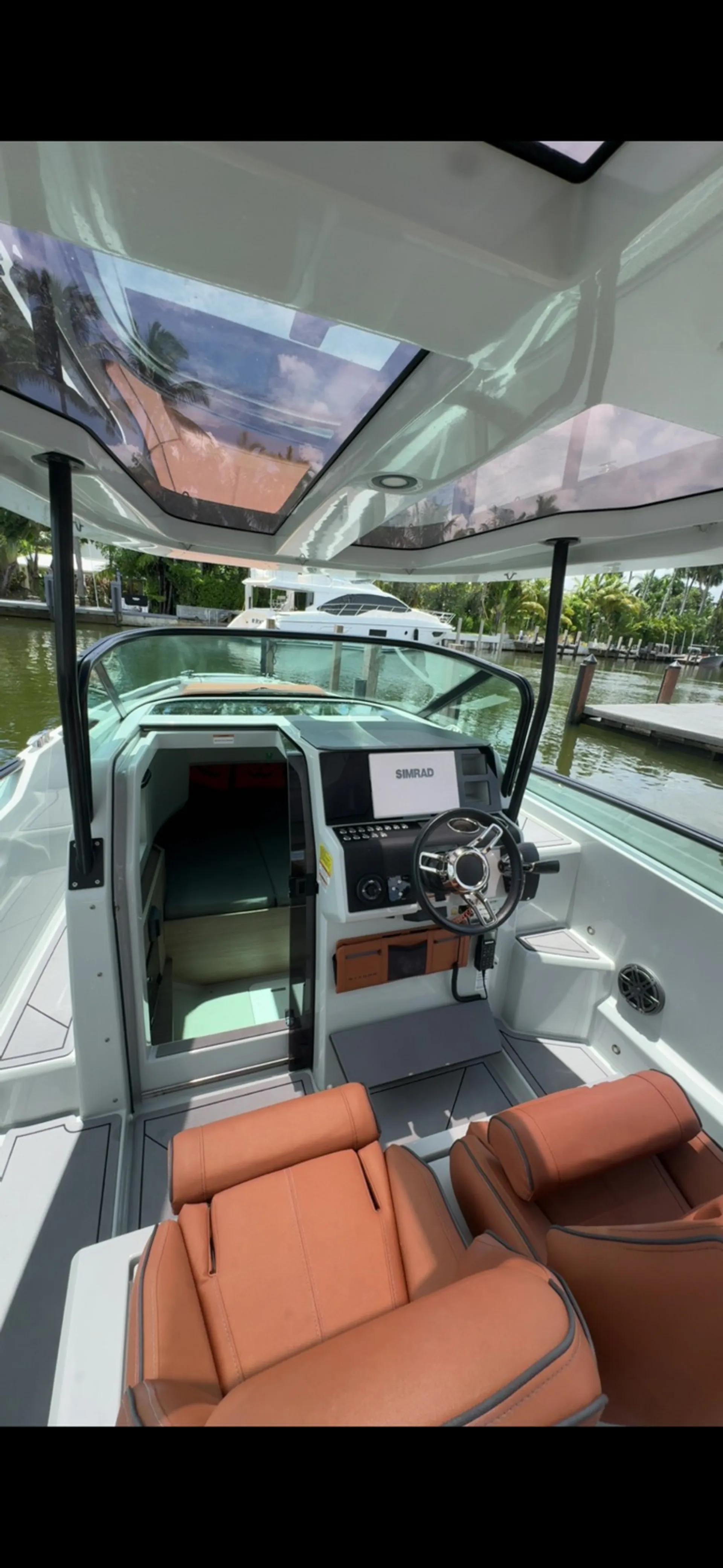 27’ Luxury Yacht – Miami Cruise, Sandbar & Sunset Charter