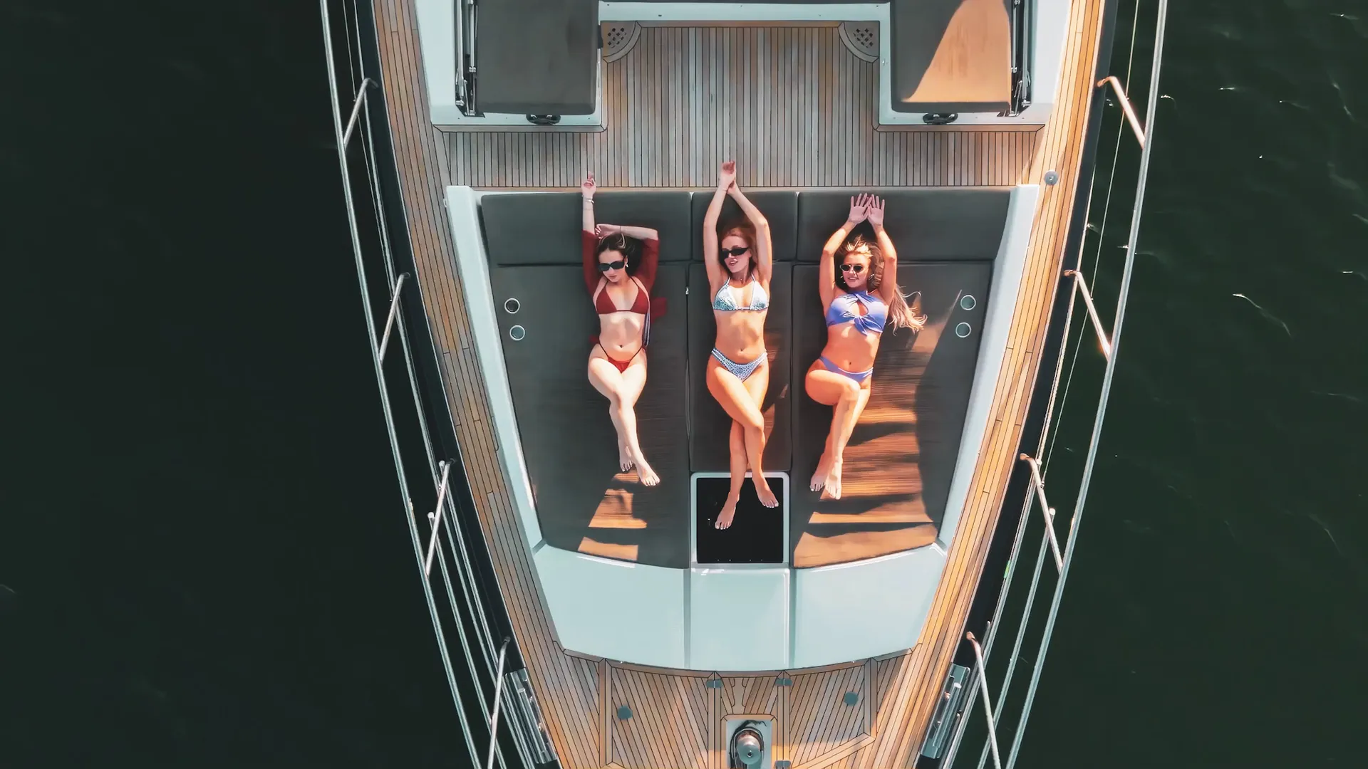 68ft Azimut Flybridge – Luxury Miami, Bahamas The Keys Yacht Charter