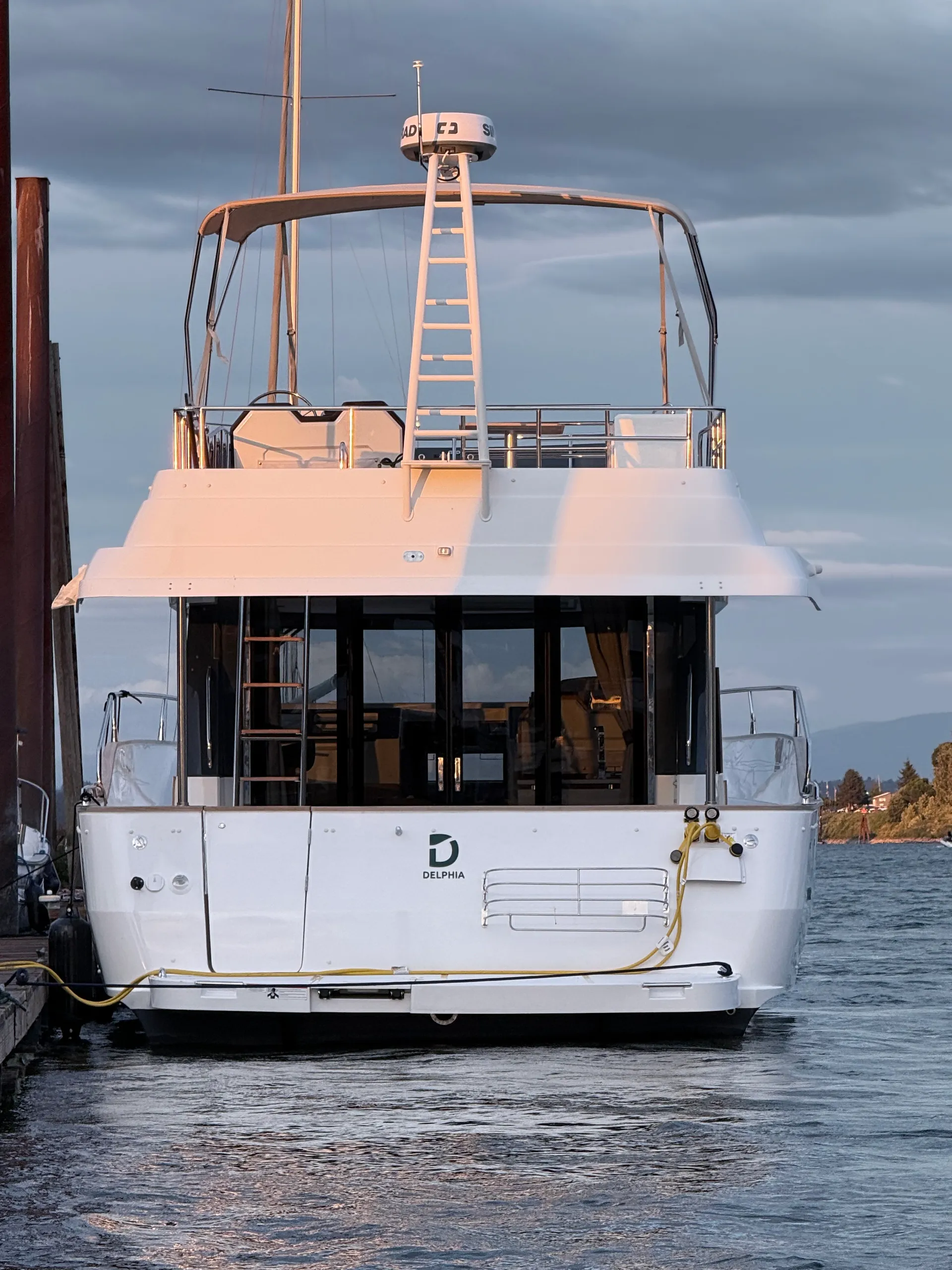 Cruise the Columbia River on theDelphia 12 
44 ft