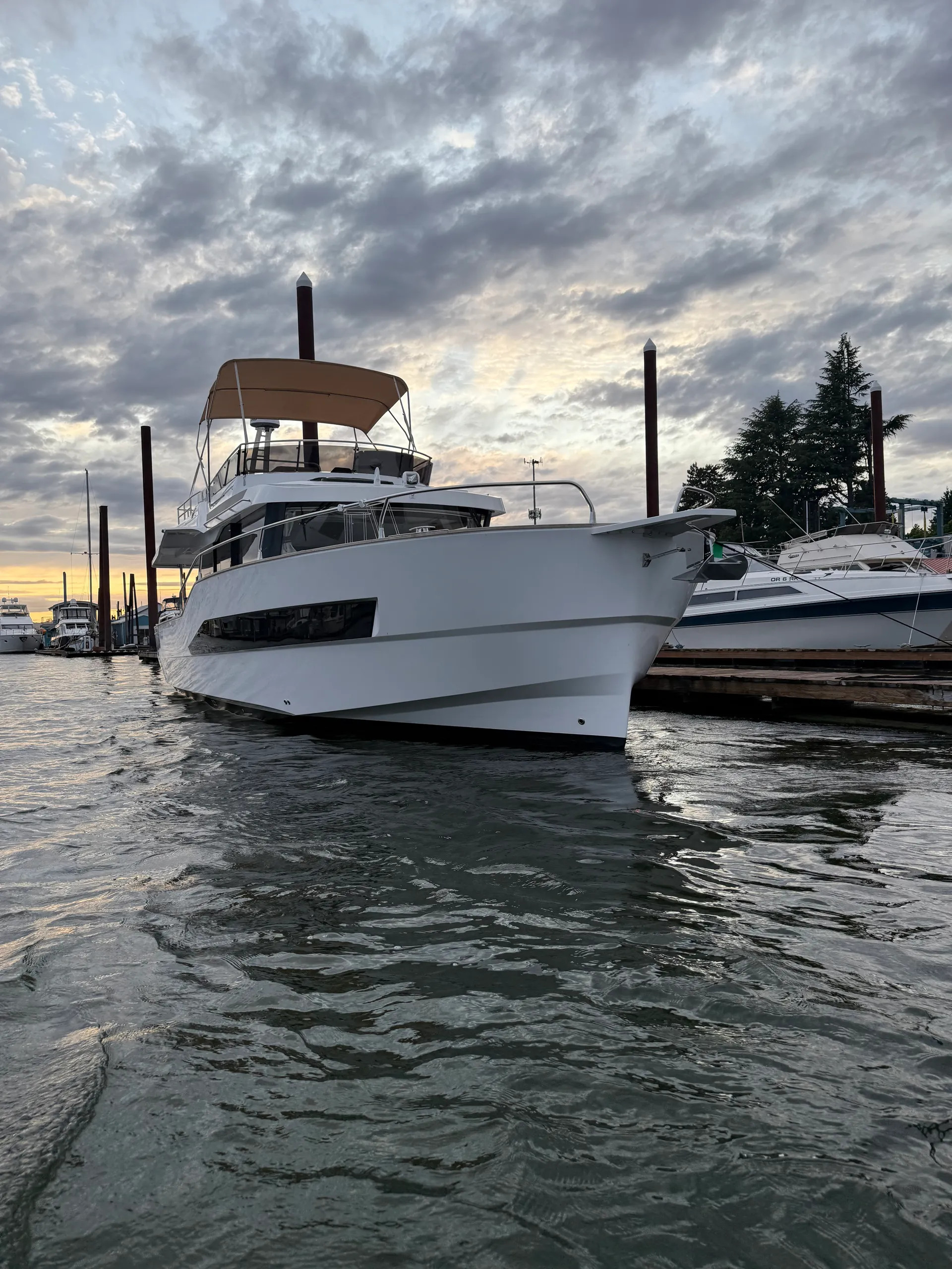 Cruise the Columbia River on theDelphia 12 
44 ft