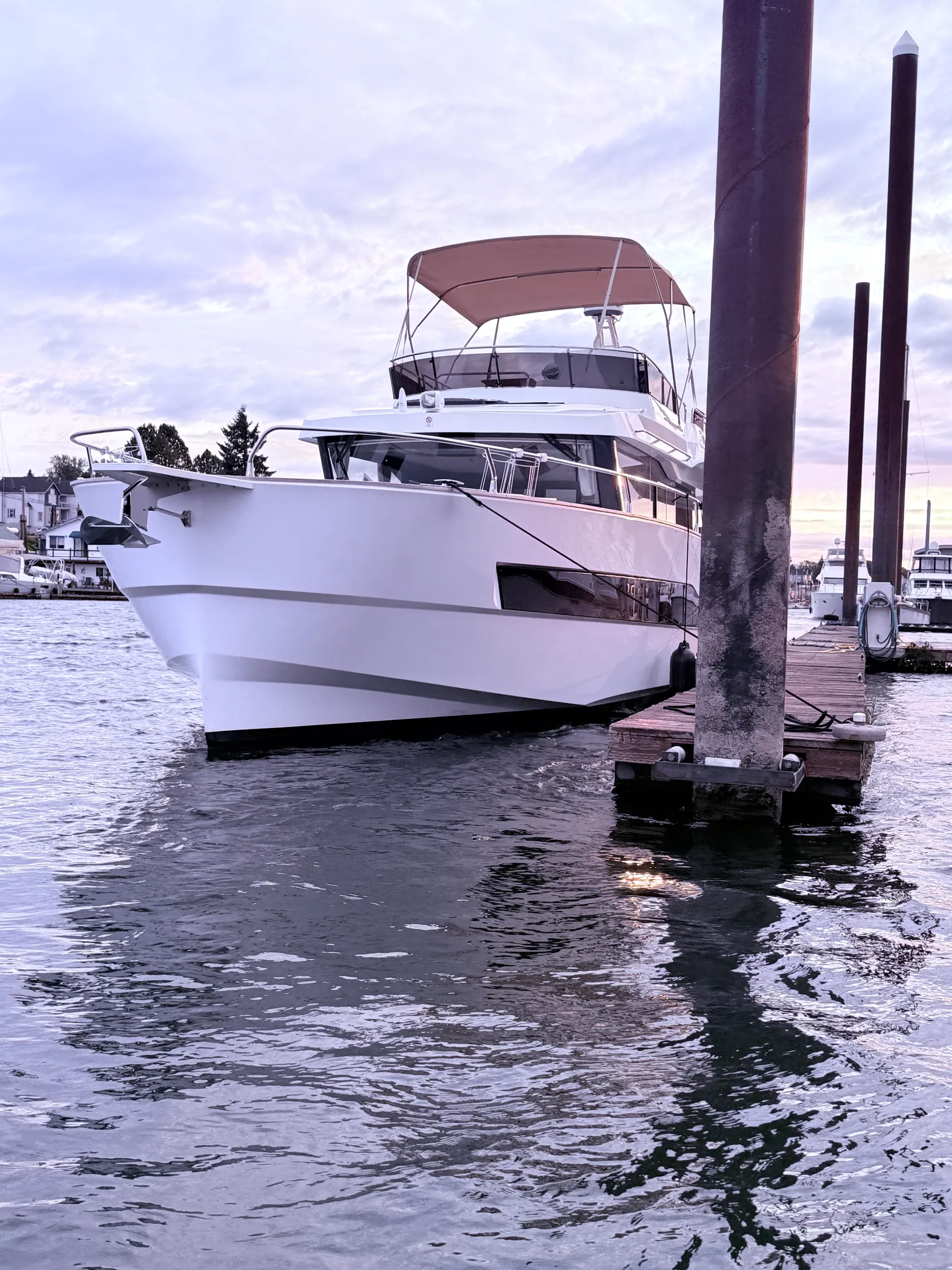 Cruise the Columbia River on theDelphia 12 
44 ft