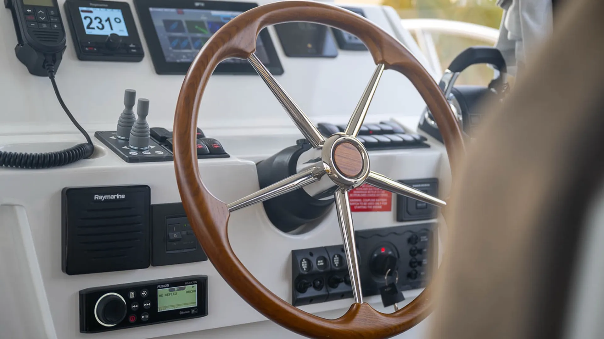 Cruise the Columbia River on theDelphia 12 
44 ft