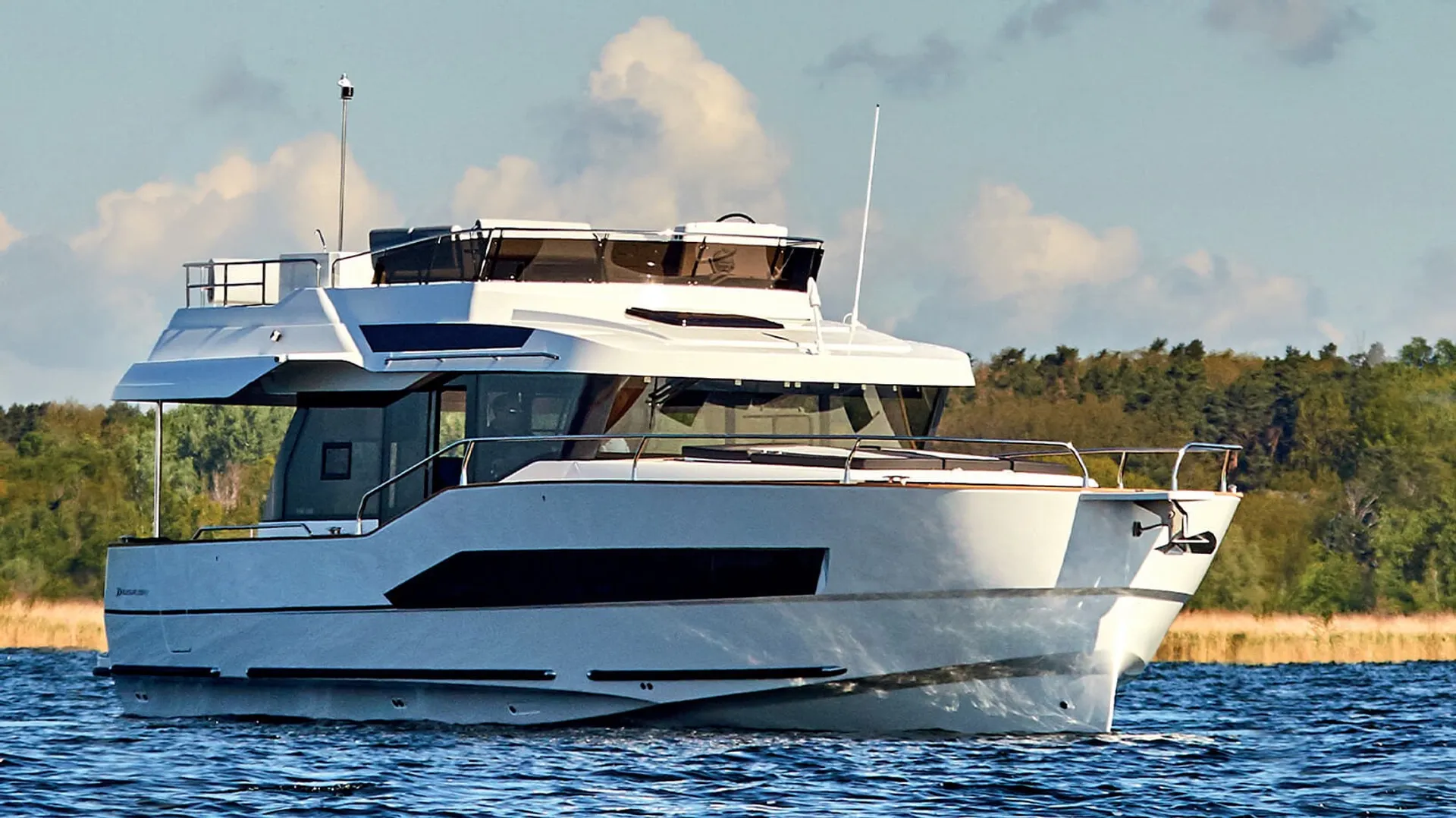 Cruise the Columbia River on theDelphia 12 
44 ft