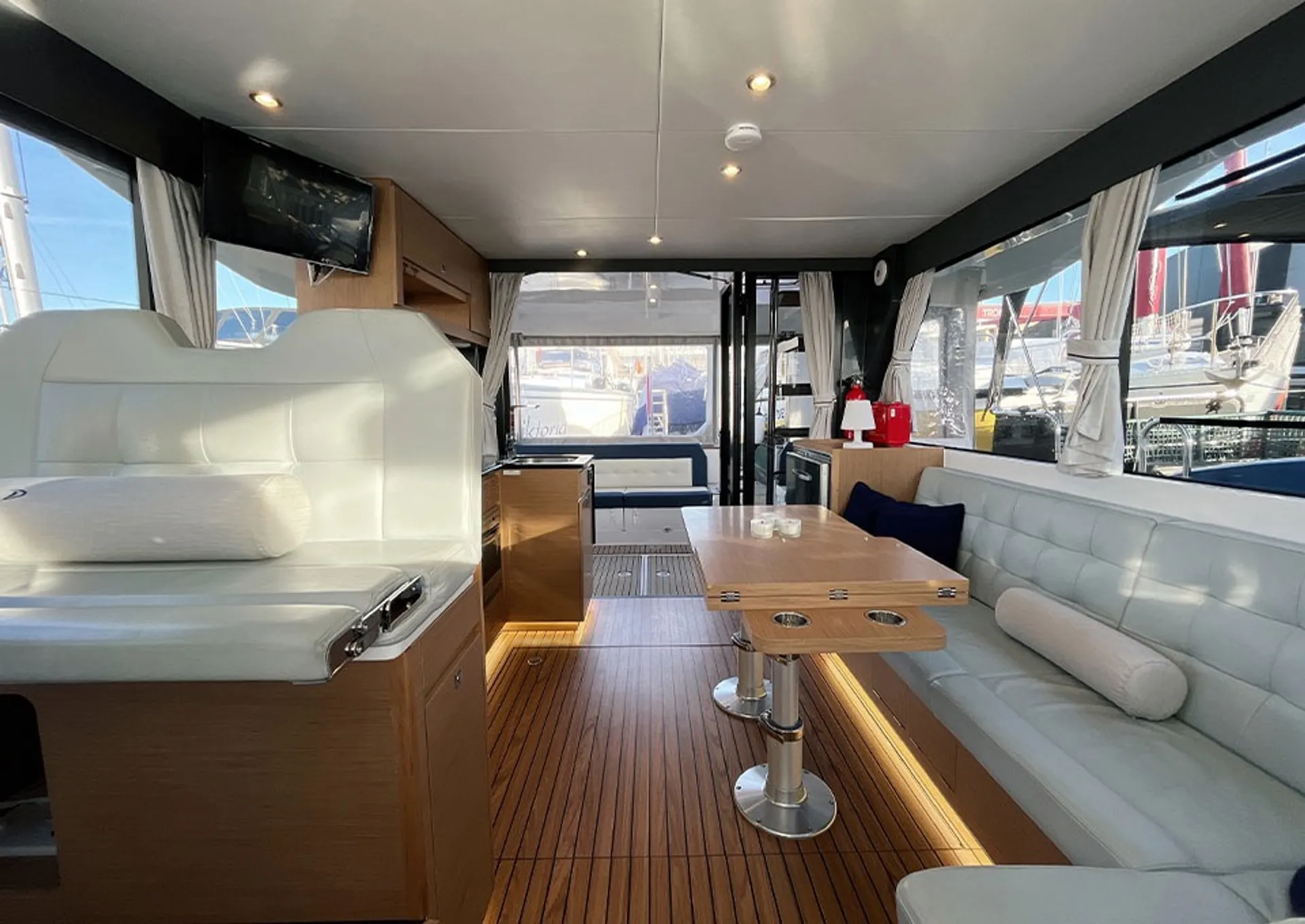 Cruise the Columbia River on theDelphia 12 
44 ft