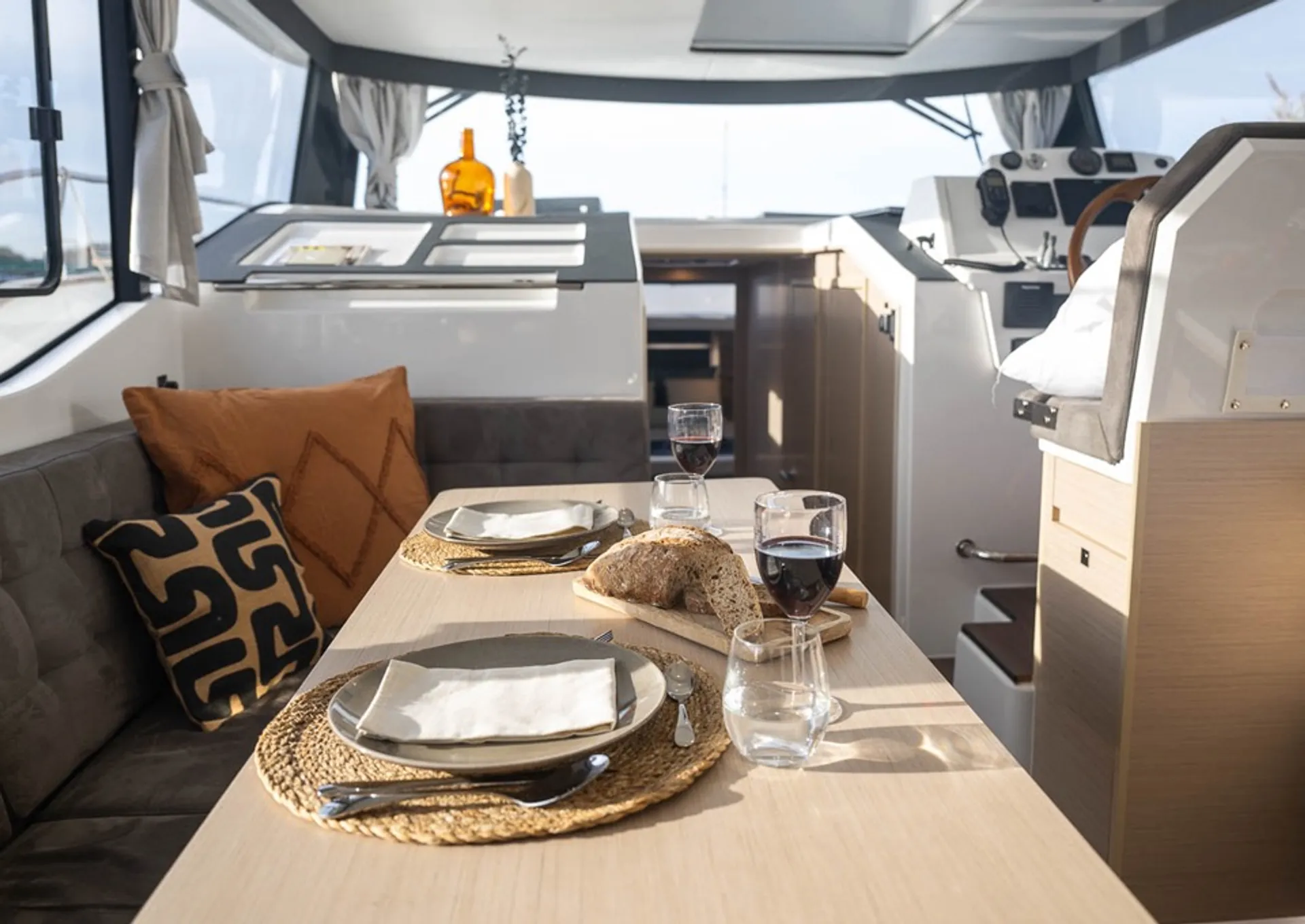 Cruise the Columbia River on theDelphia 12 
44 ft