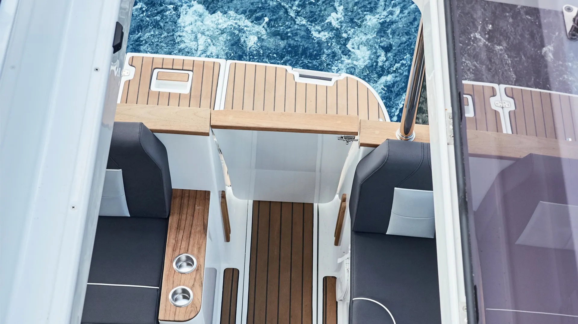 Cruise the Columbia River on theDelphia 12 
44 ft