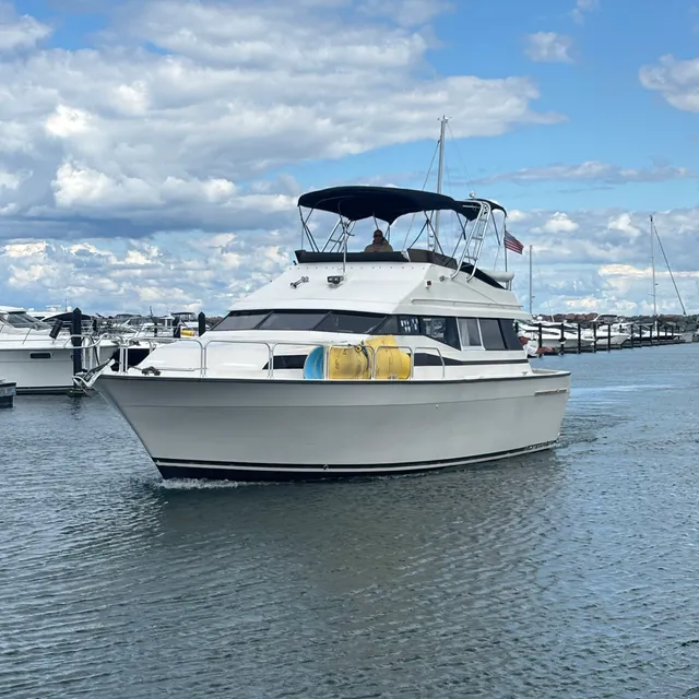 Rent a MAINSHIP motor yacht in Chicago, IL near me