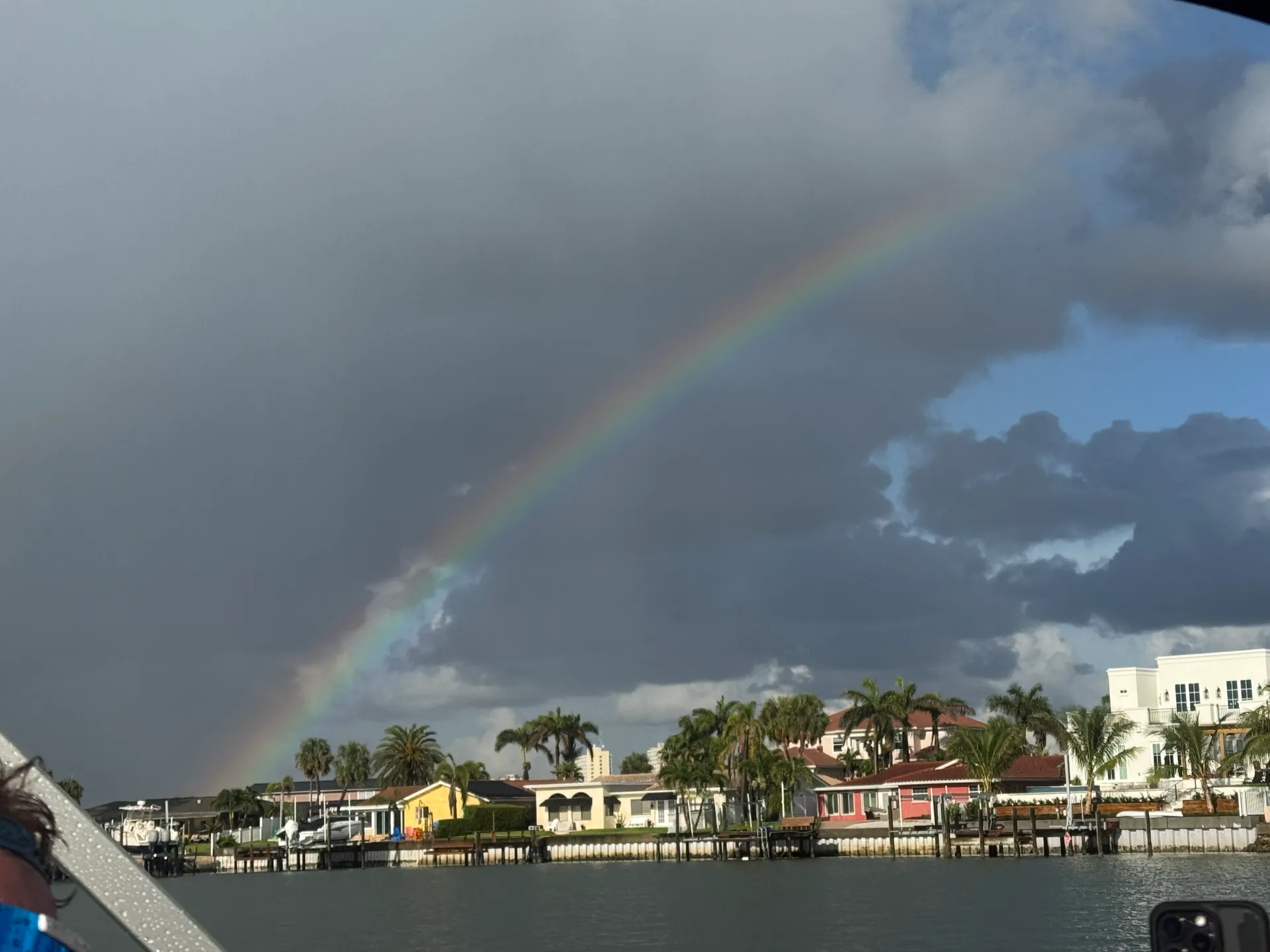 🚤 Tritoon Boat Rental – Explore Tampa Bay in Style! 🌞🌊