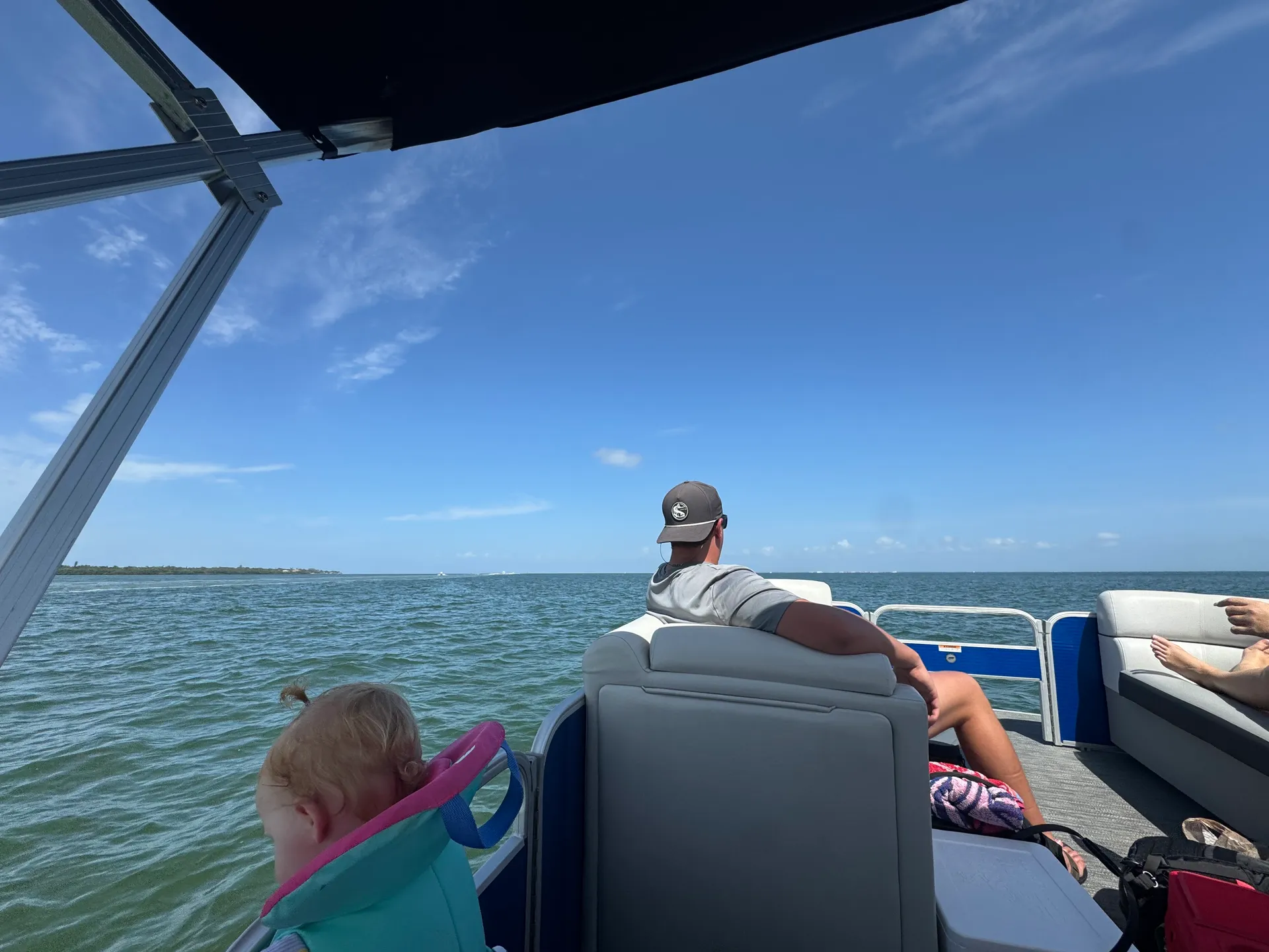 🚤 Tritoon Boat Rental – Explore Tampa Bay in Style! 🌞🌊