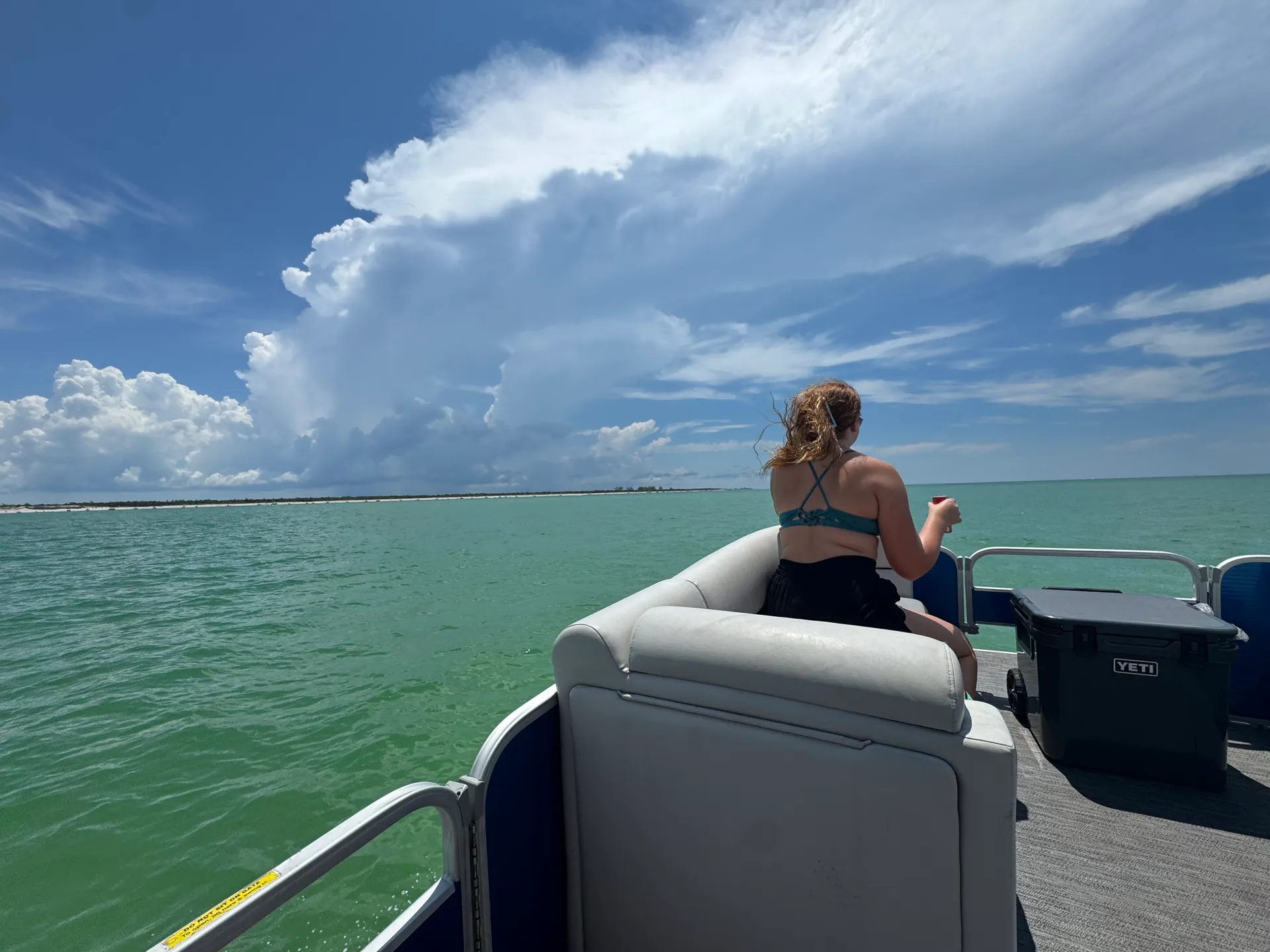 🚤 Tritoon Boat Rental – Explore Tampa Bay in Style! 🌞🌊