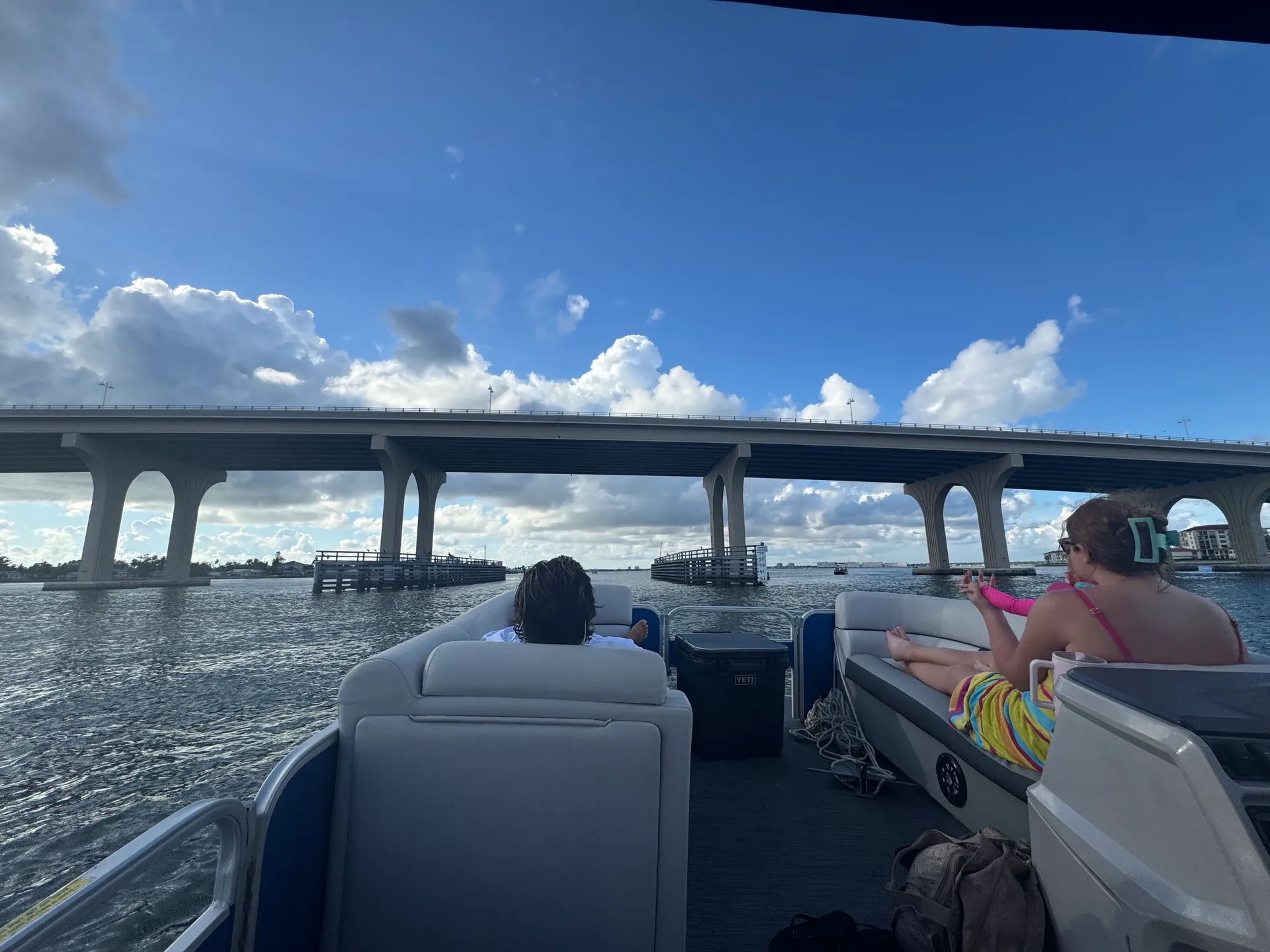 🚤 Tritoon Boat Rental – Explore Tampa Bay in Style! 🌞🌊