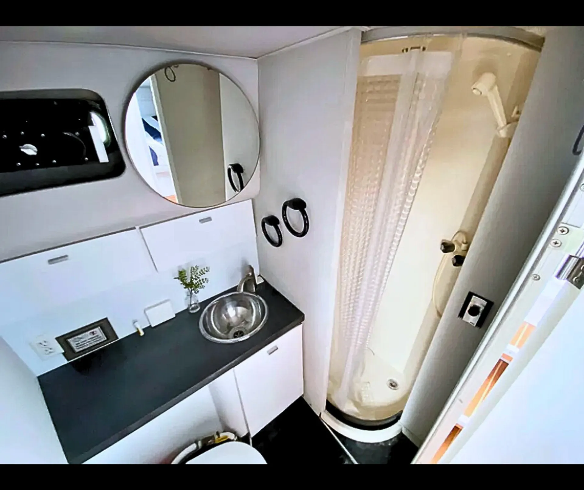 42ft Party Yacht w/ HUGE Open Seating Area! Playpen-Fireworks + More!