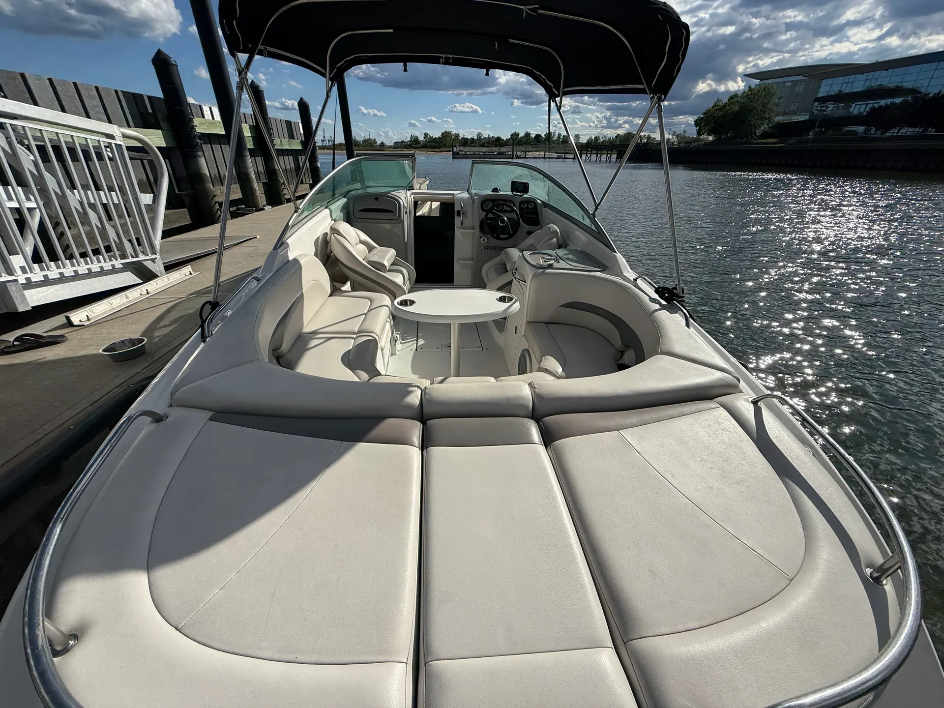 Chaparral 256 cabin family boat