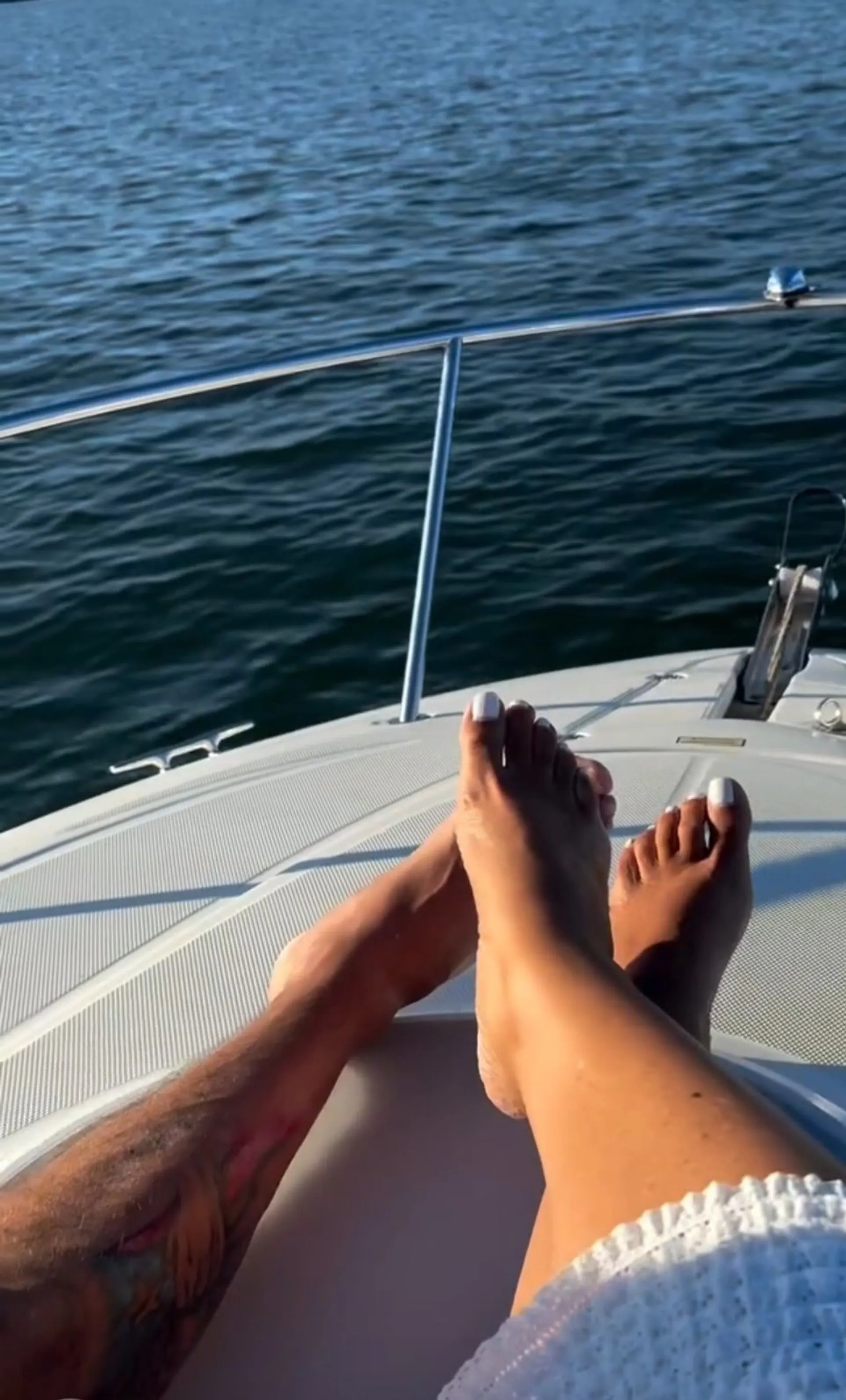 Where Summer Memories Are Made  - Beautiful, Clean 26 Foot Cruiser