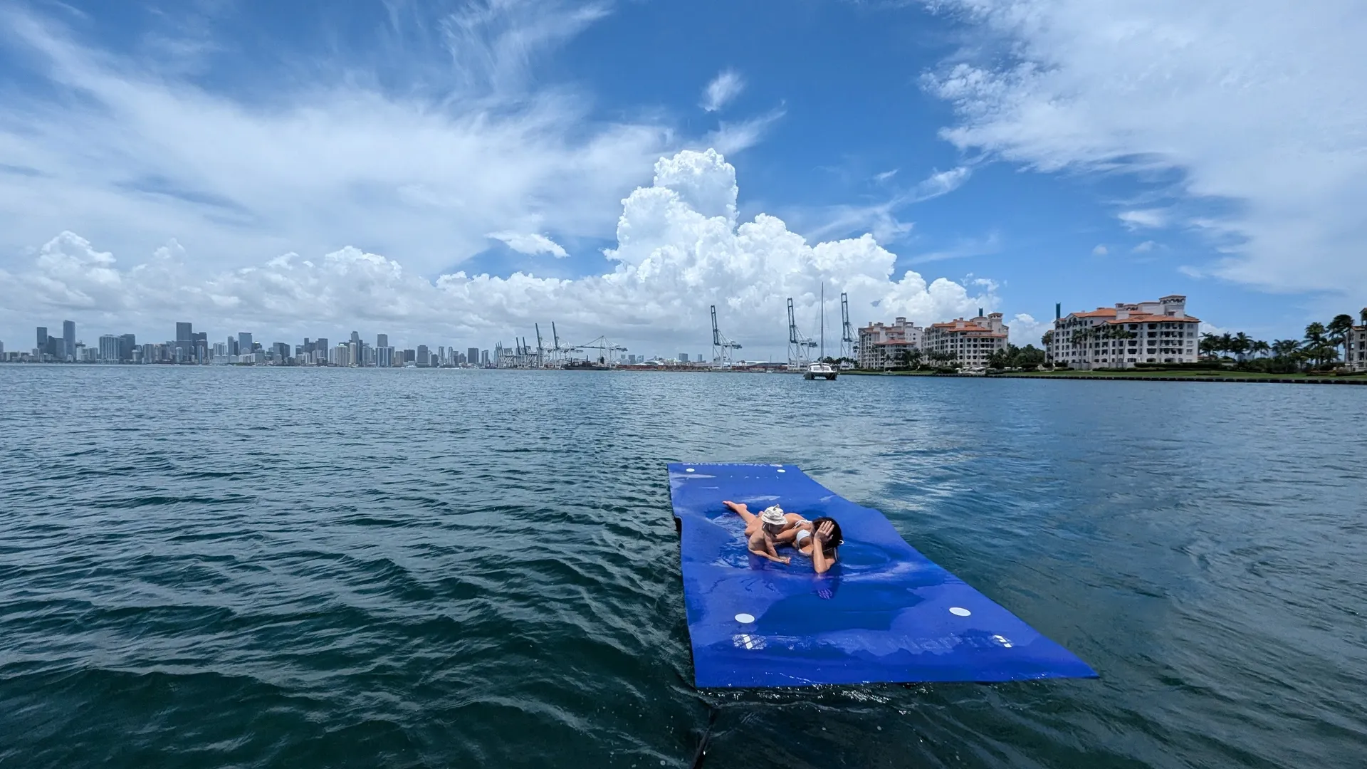 FREE HOUR | 50FT 13-PERSON  YACHT IN SOUTH BEACH