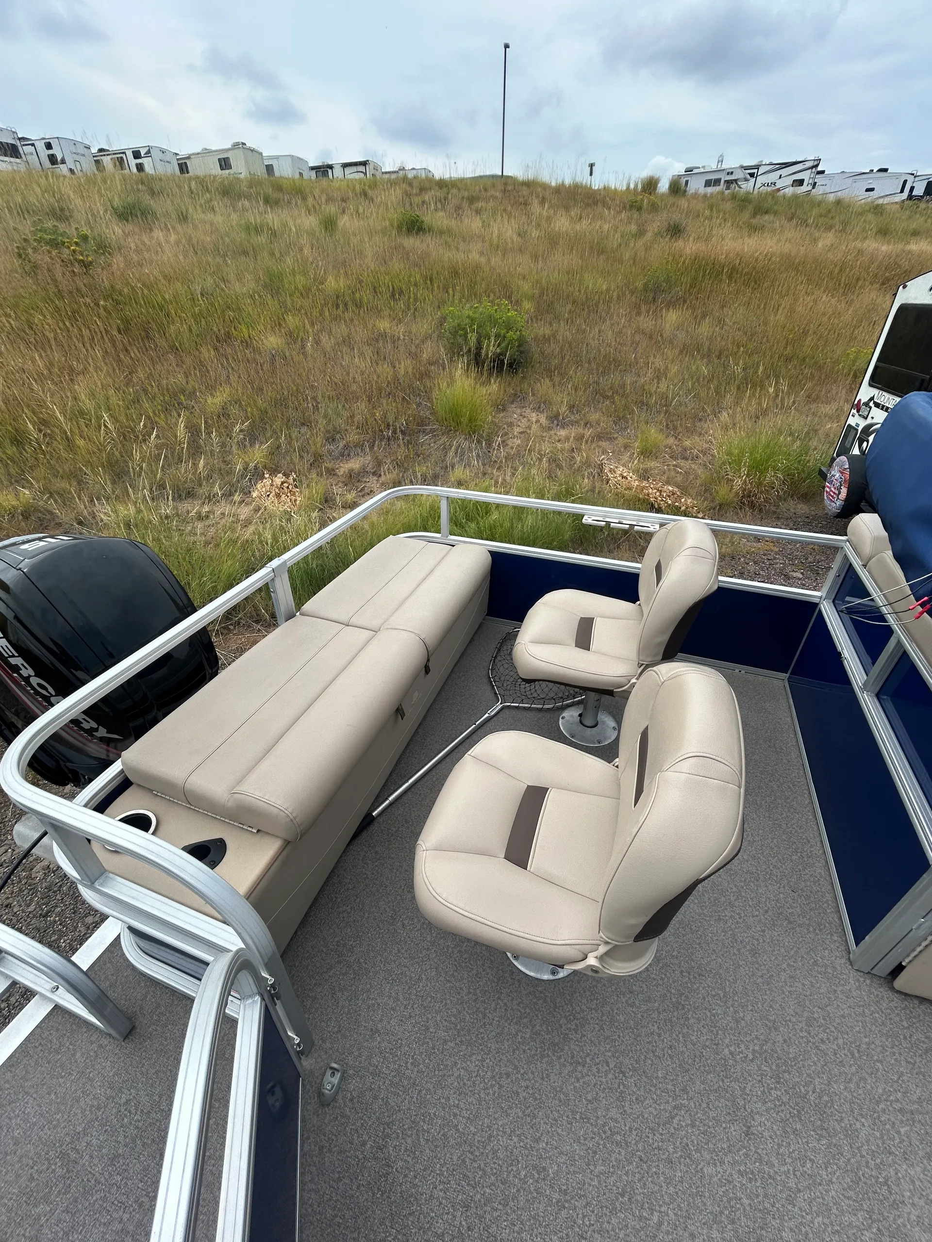 22 foot Suntracker Fishin Barge