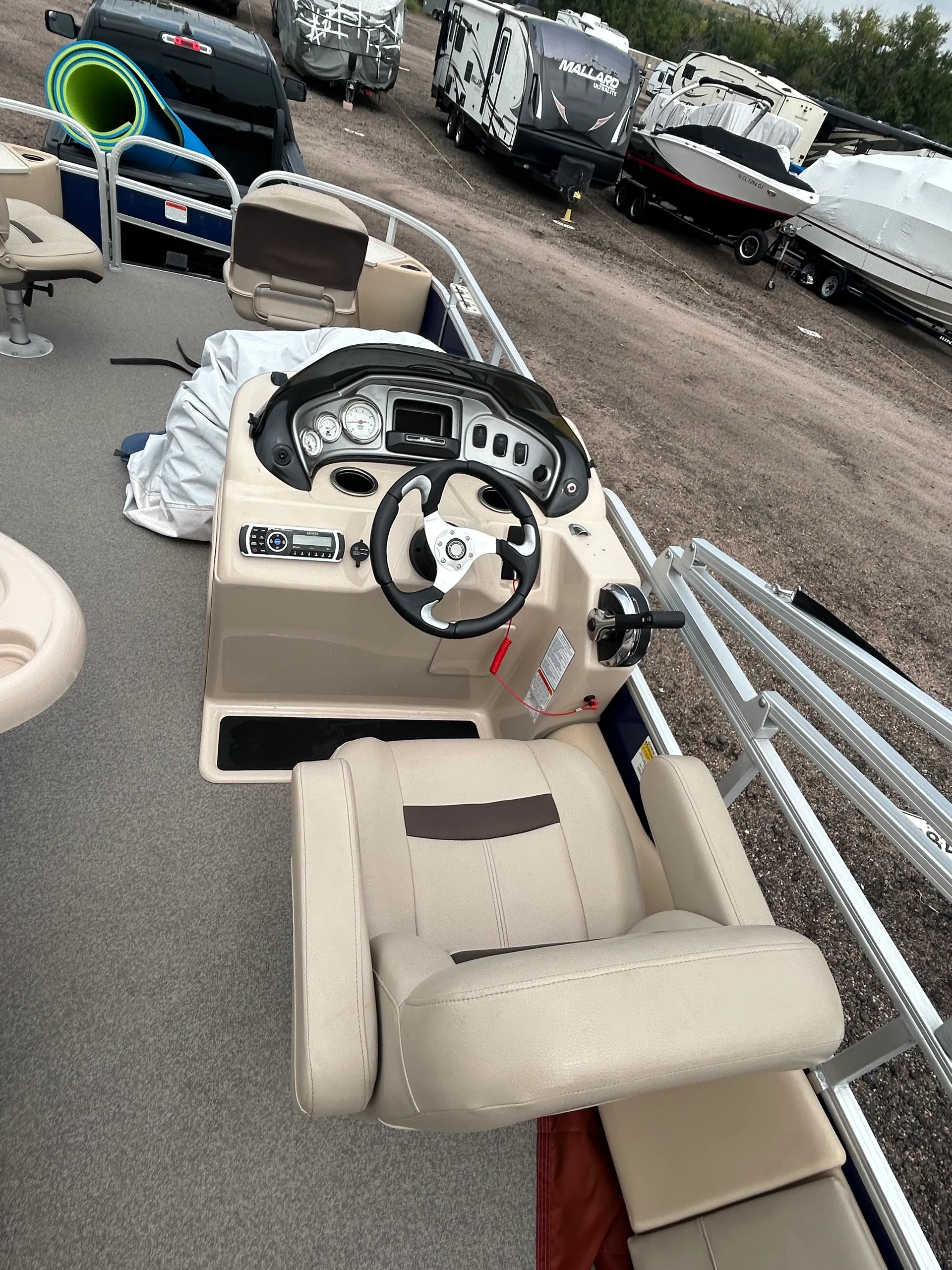 22 foot Suntracker Fishin Barge