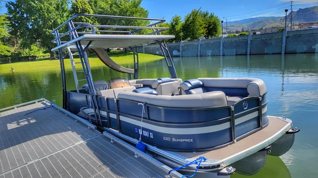 Rent a PREMIER MARINE pontoon in Wenatchee, WA near me