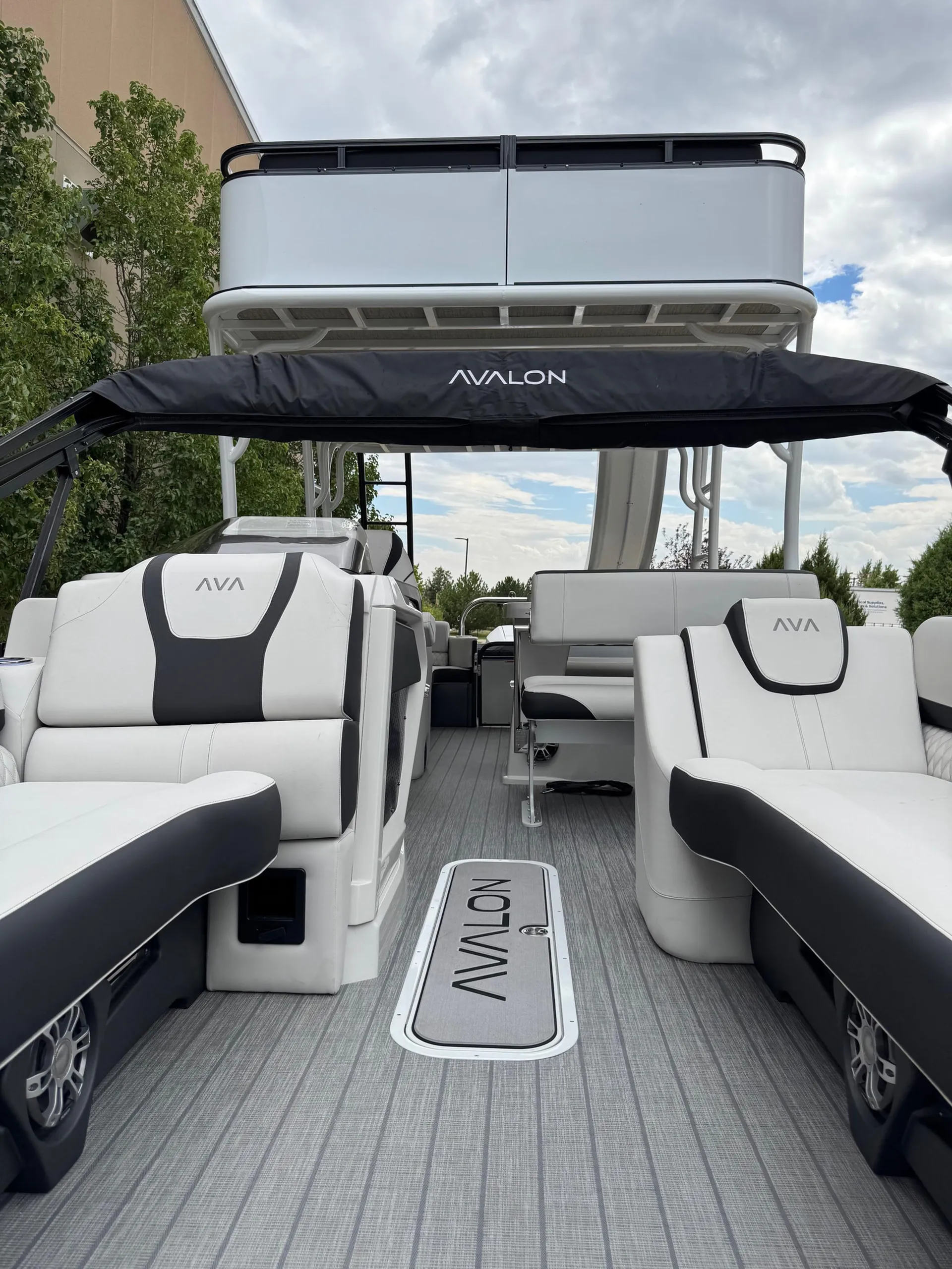 Tritoon Boat ~ 2026 Avalon Catalina Entertainer Top Deck w/ Slide