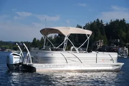 25ft Tri-Toon with Wet Bar – Lake Union, No License Required boat photo