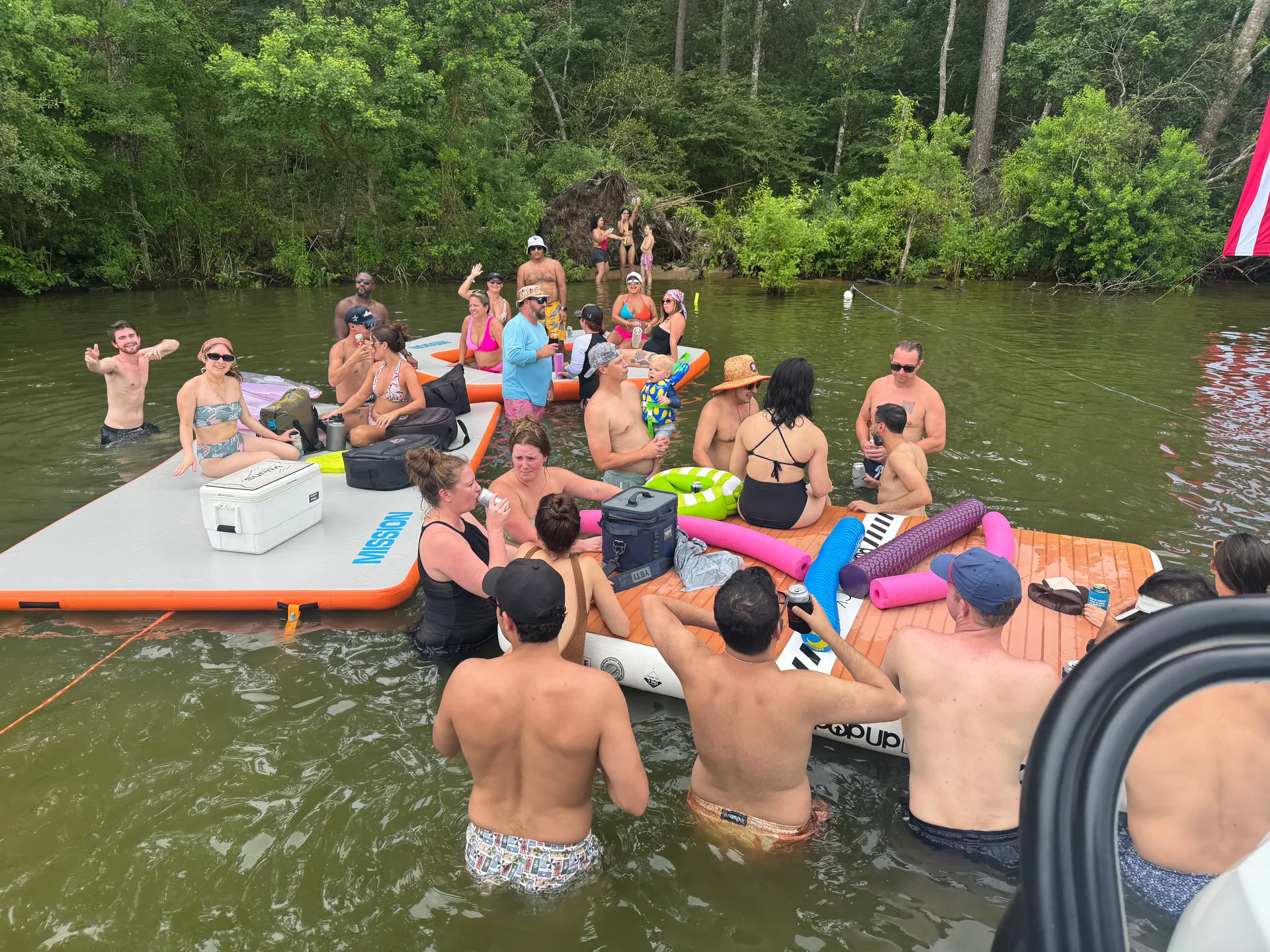 28ft Luxury Tri-Toon w/ Captain | Lake Conroe