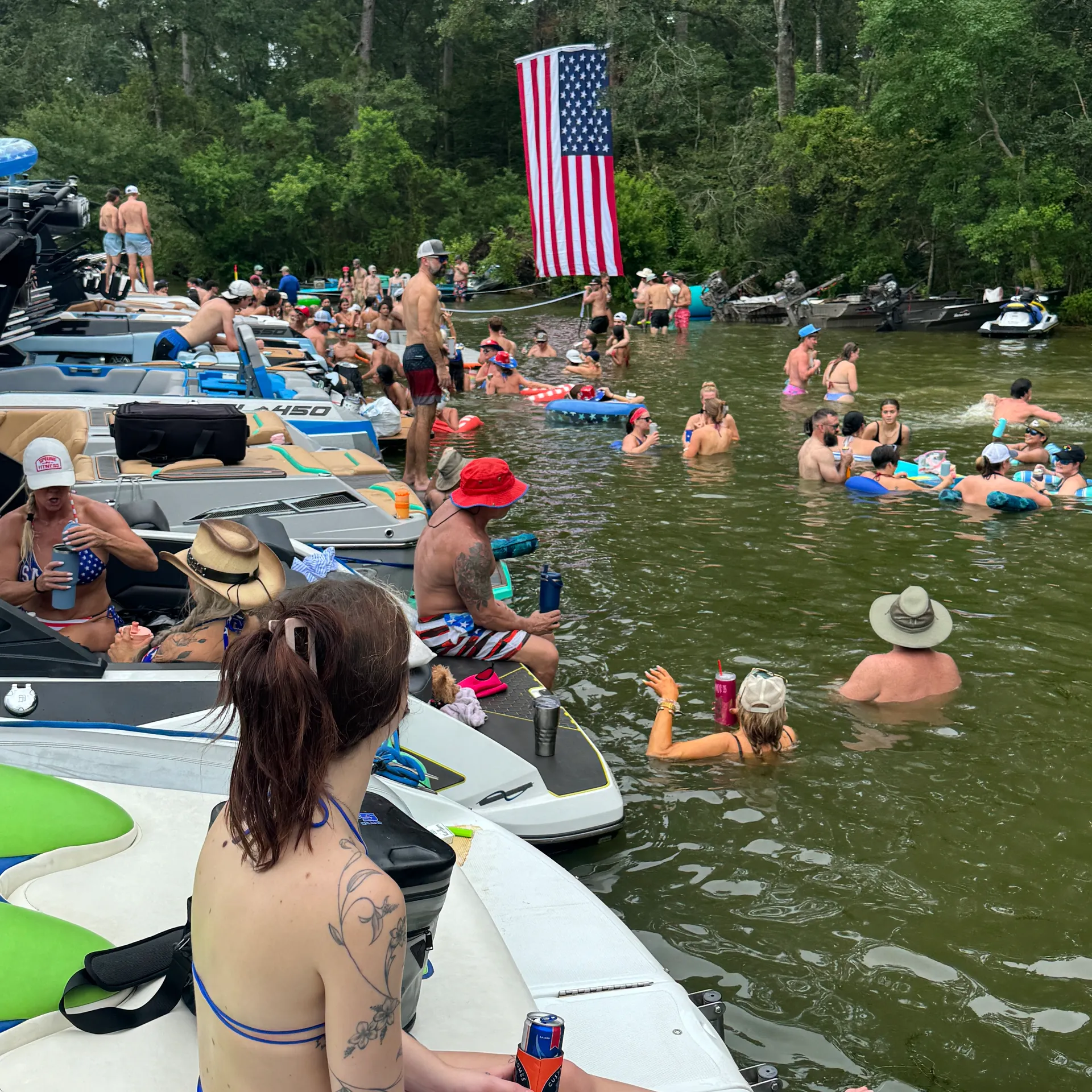 28ft Luxury Tri-Toon w/ Captain | Lake Conroe