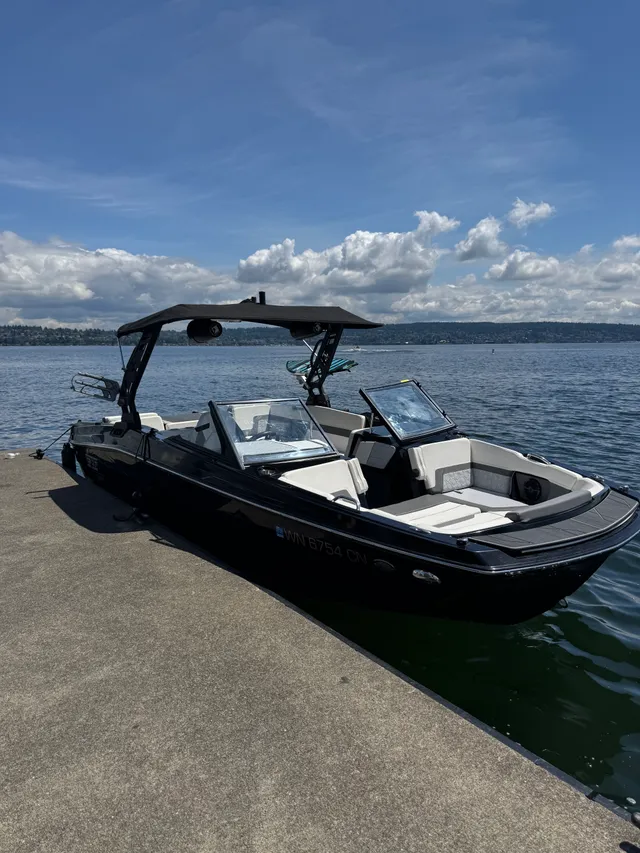 Rent a HEYDAY WAKE BOATS ski and wakeboard in Seattle, WA near me