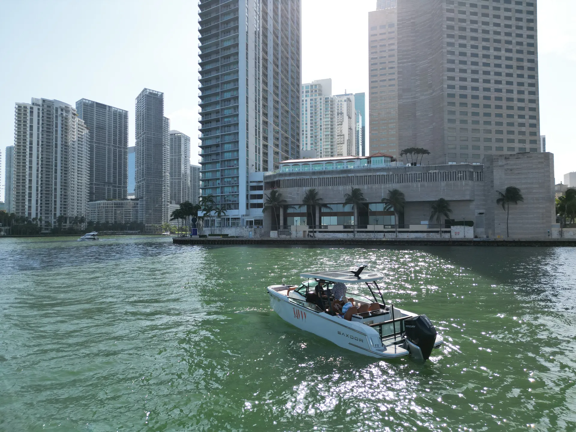 27’ Luxury Yacht – Miami Cruise, Sandbar & Sunset Charter