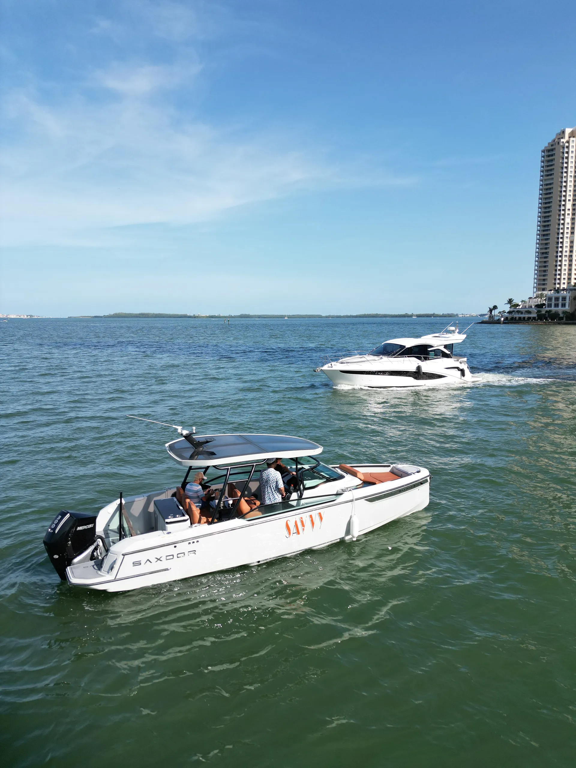 27’ Luxury Yacht – Miami Cruise, Sandbar & Sunset Charter