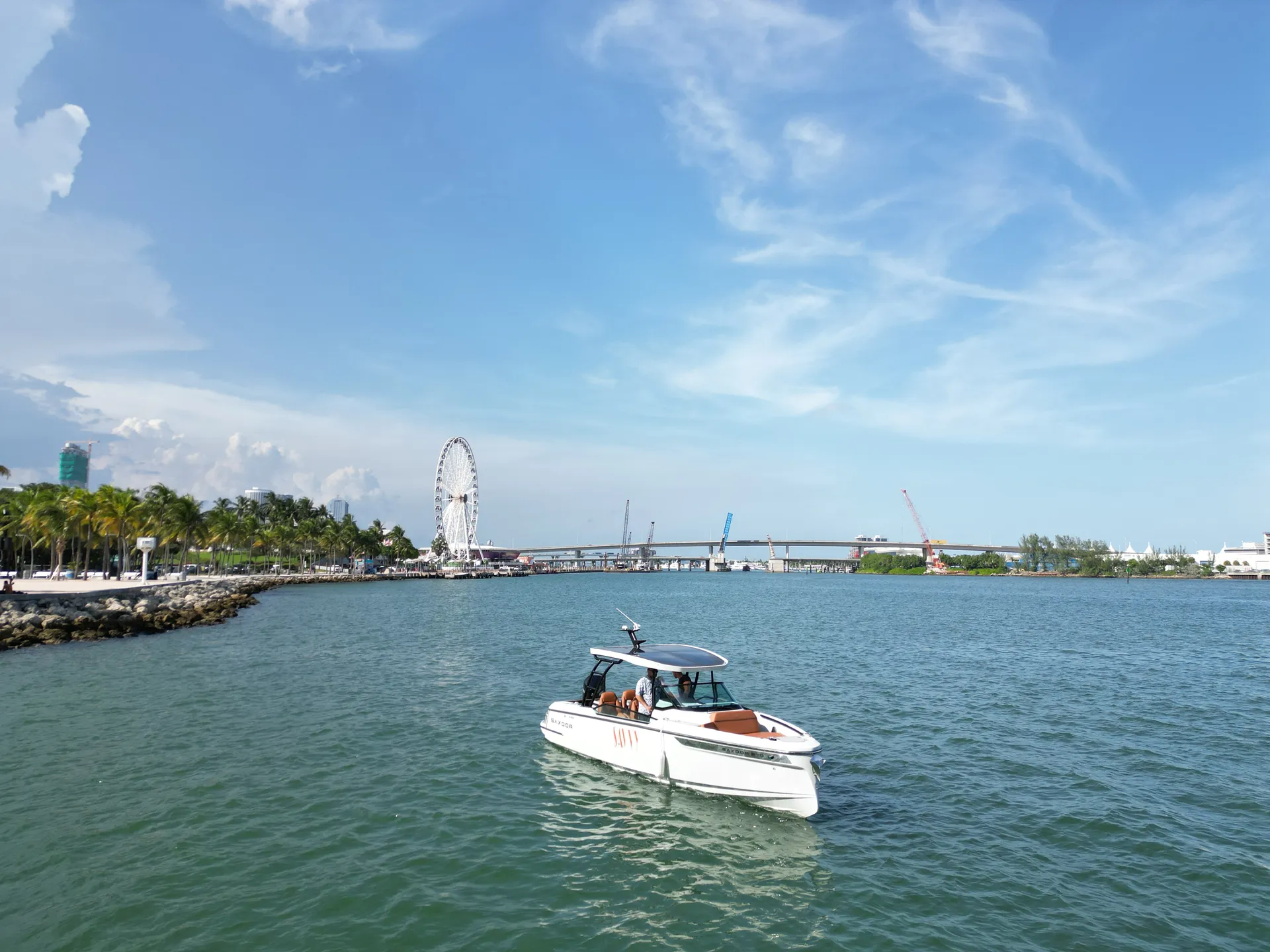 27’ Luxury Yacht – Miami Cruise, Sandbar & Sunset Charter