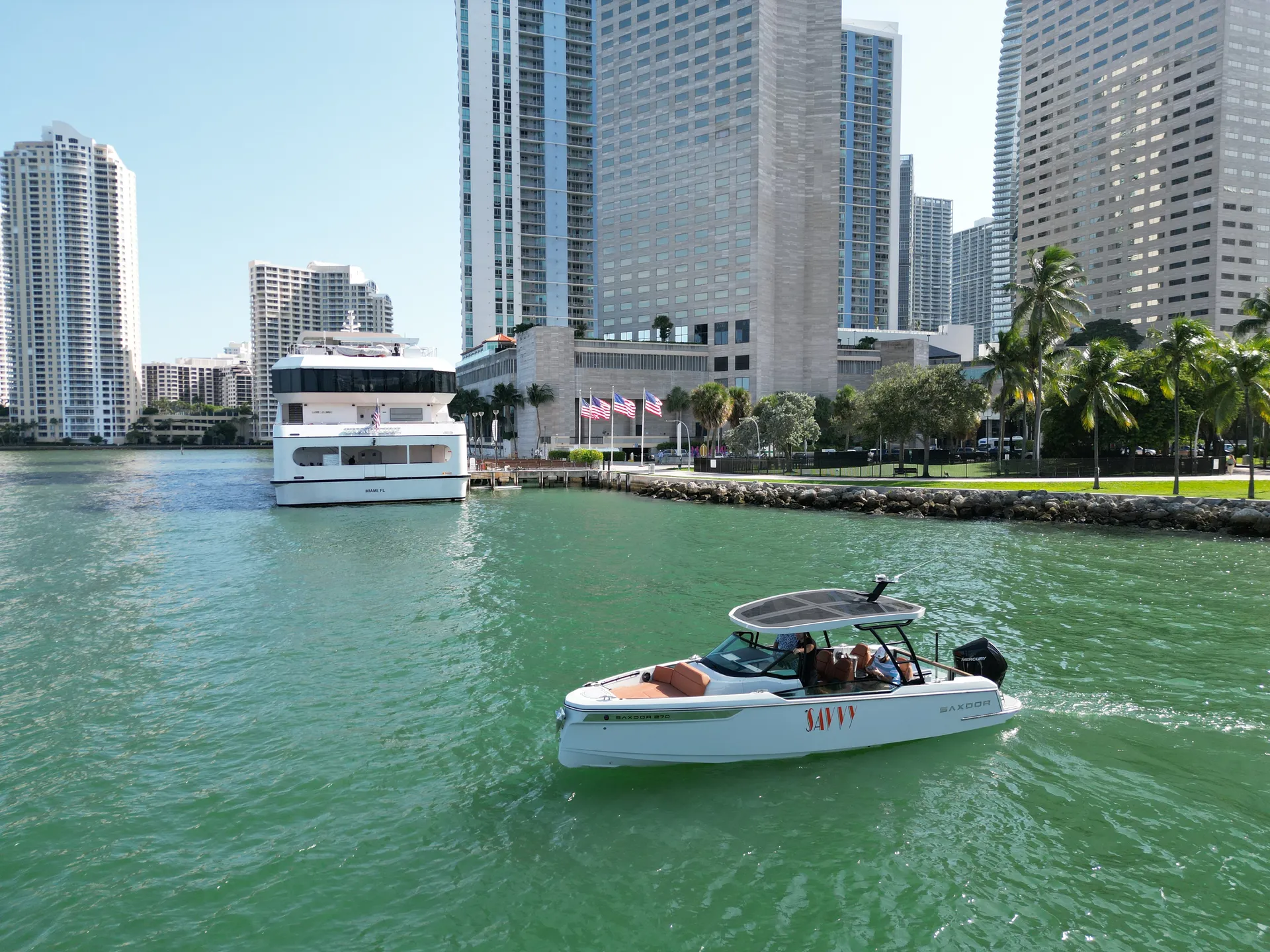 27’ Luxury Yacht – Miami Cruise, Sandbar & Sunset Charter